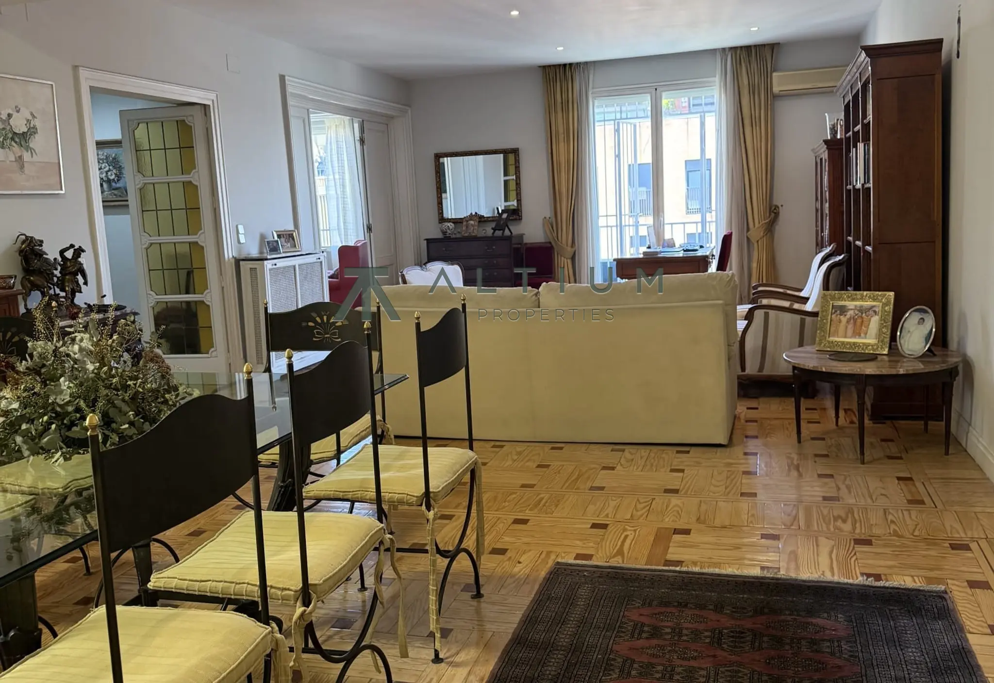 Cuatro balcones y 302 m² sobre los tejados de Chamberí