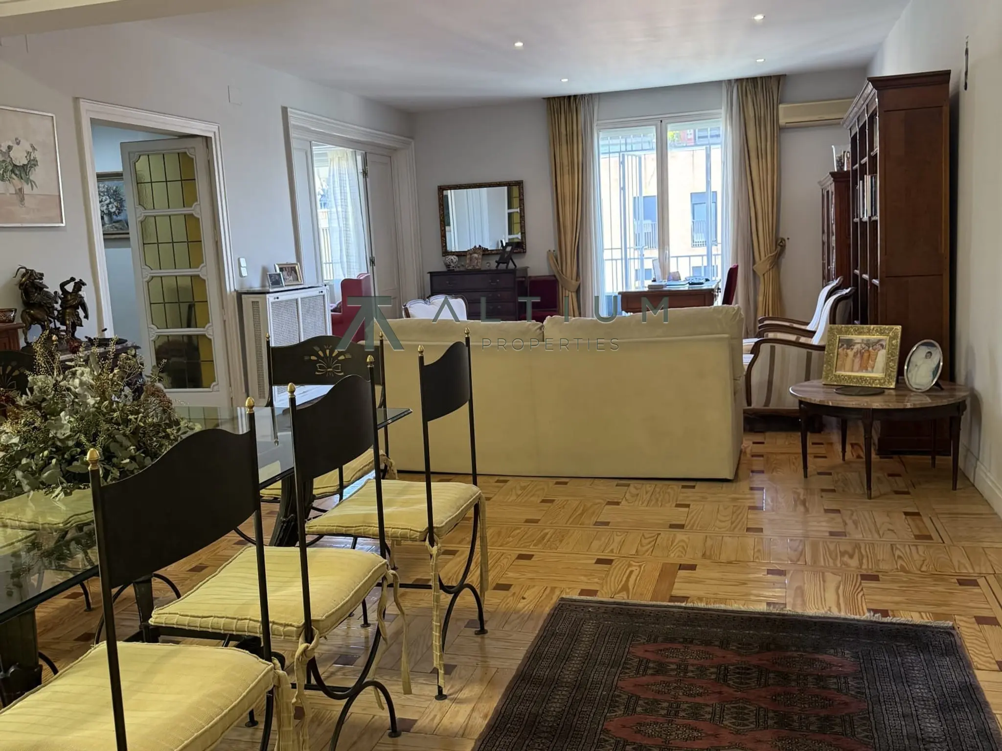 Cuatro balcones y 302 m² sobre los tejados de Chamberí