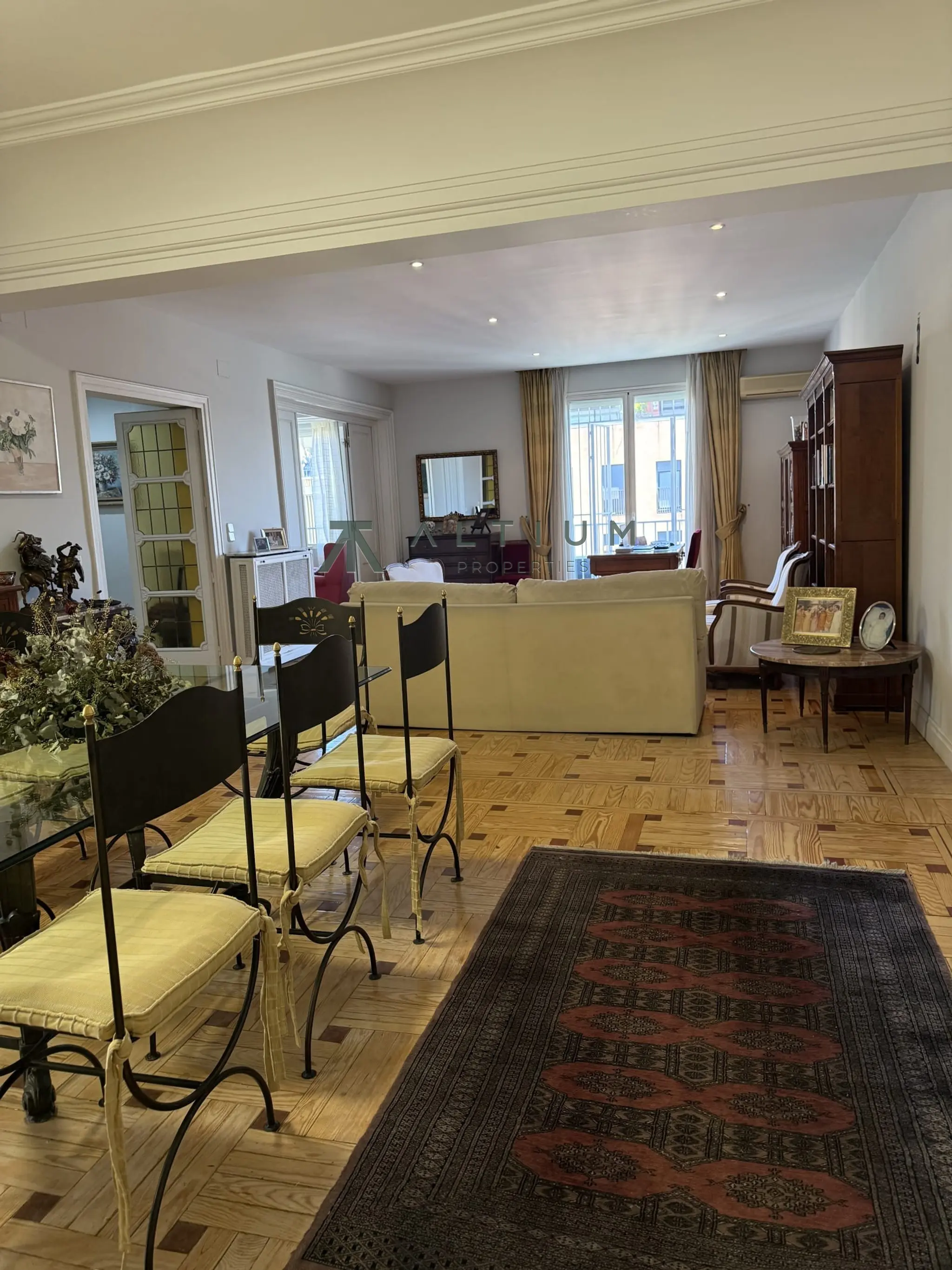 Cuatro balcones y 302 m² sobre los tejados de Chamberí
