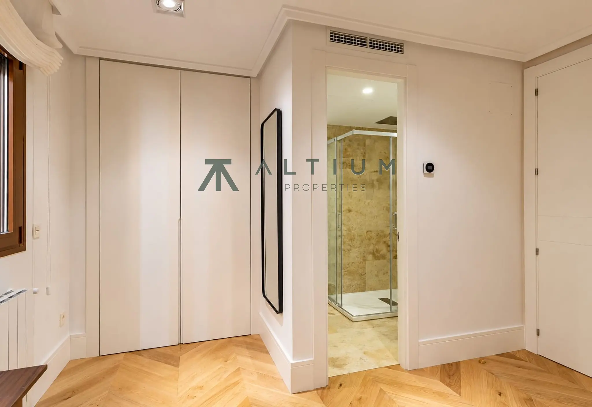 Tres suites, cocina flexible y dos plazas de garaje en Castellana