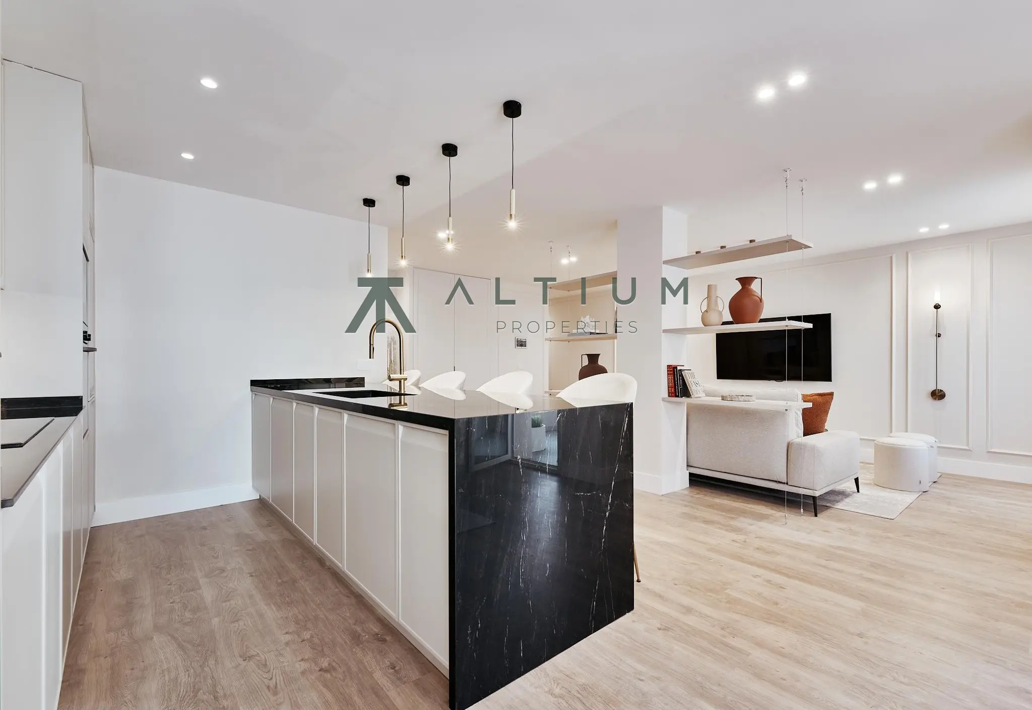 Piso en venta en Castellana — Sexta planta, luz y escala residencial en Castellana