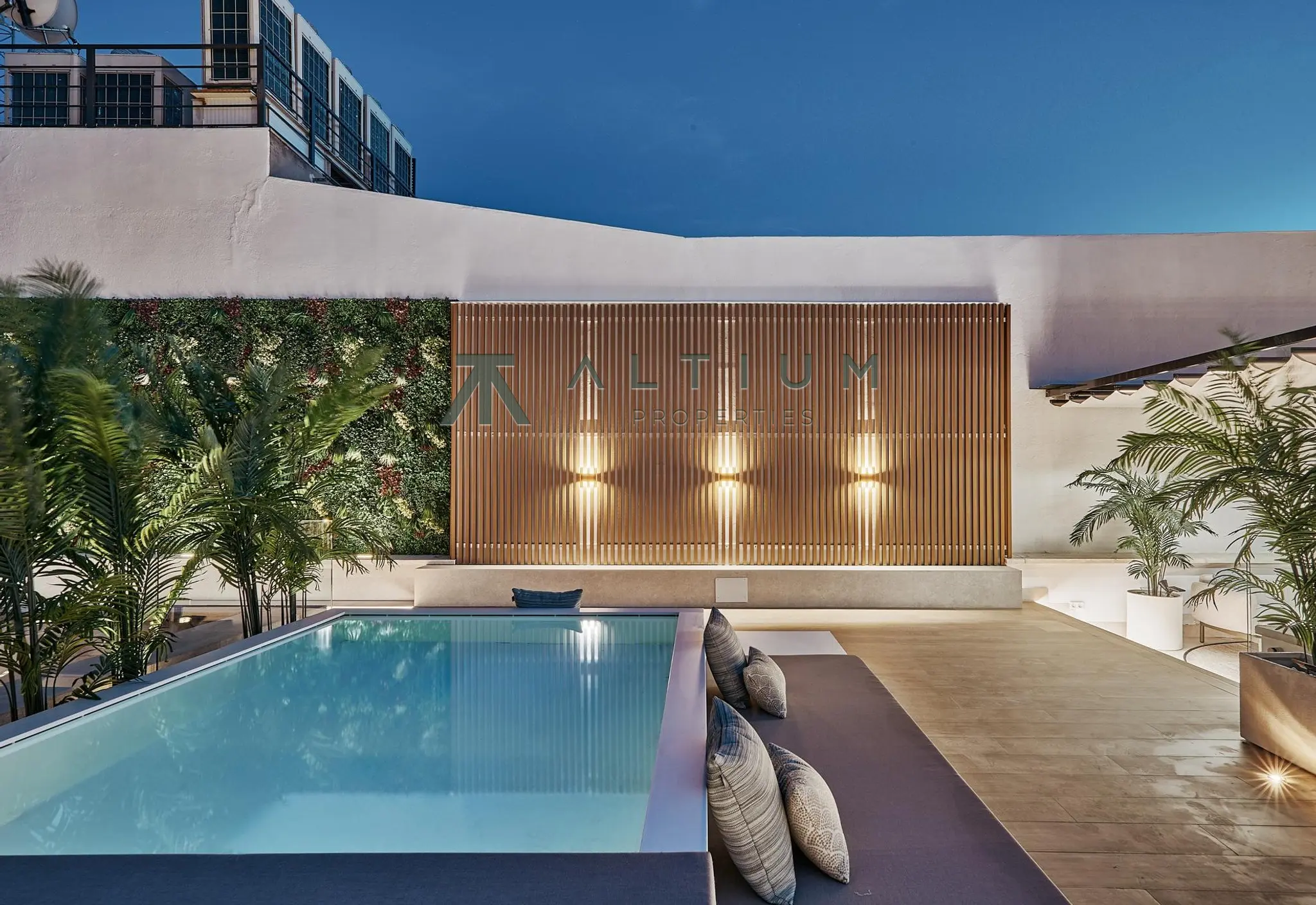 Interior en Palacio — Ático con terraza privada en el centro de Madrid (25 de 44)