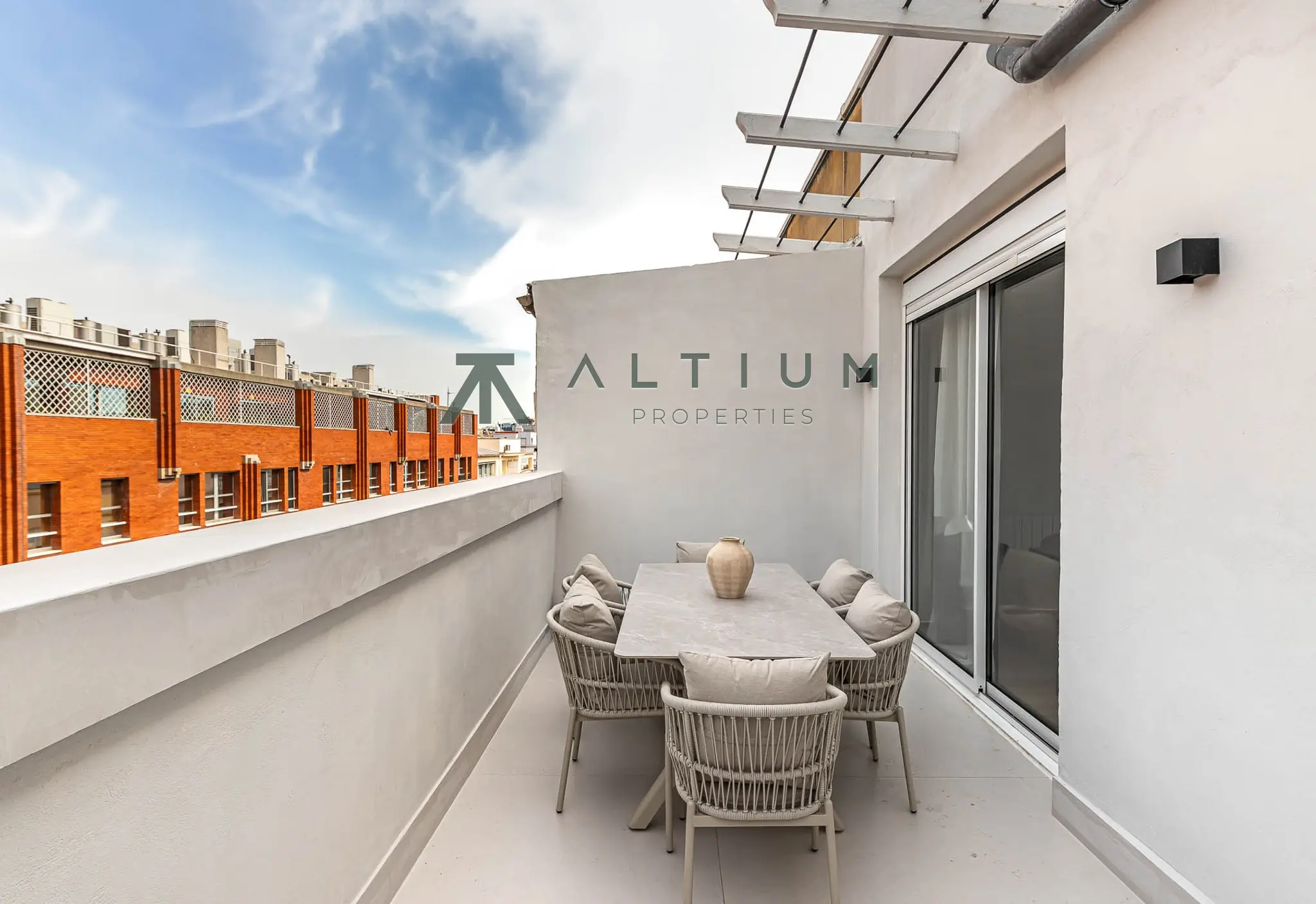 Terraza sur y tres suites sobre los tejados de Almagro