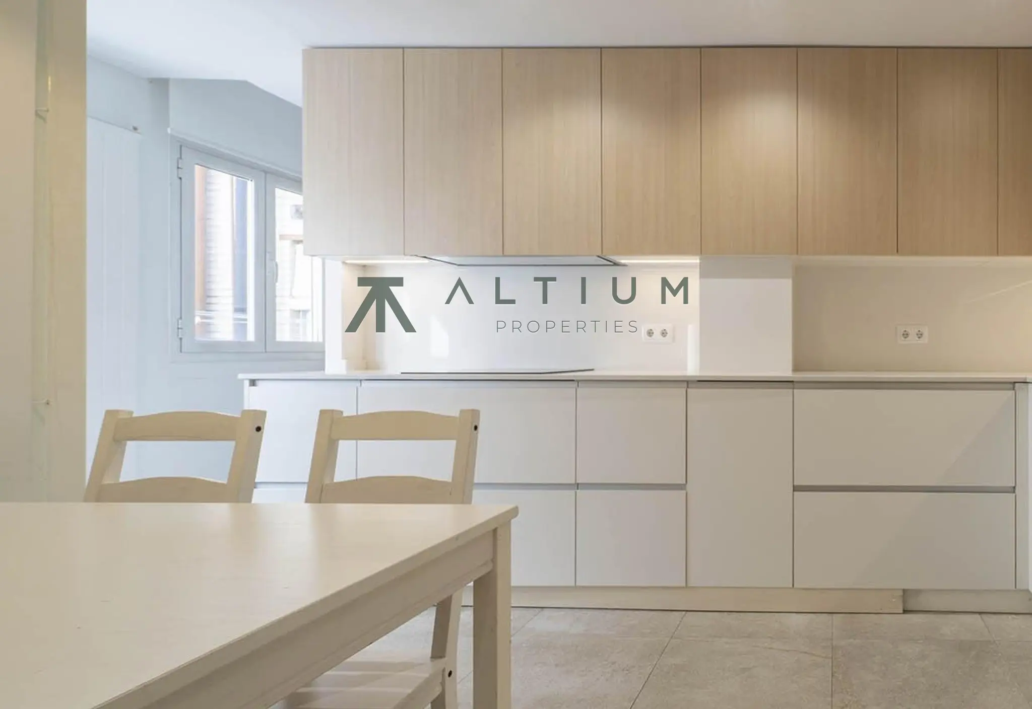 195 m², tres balcones y mucha luz en Goya