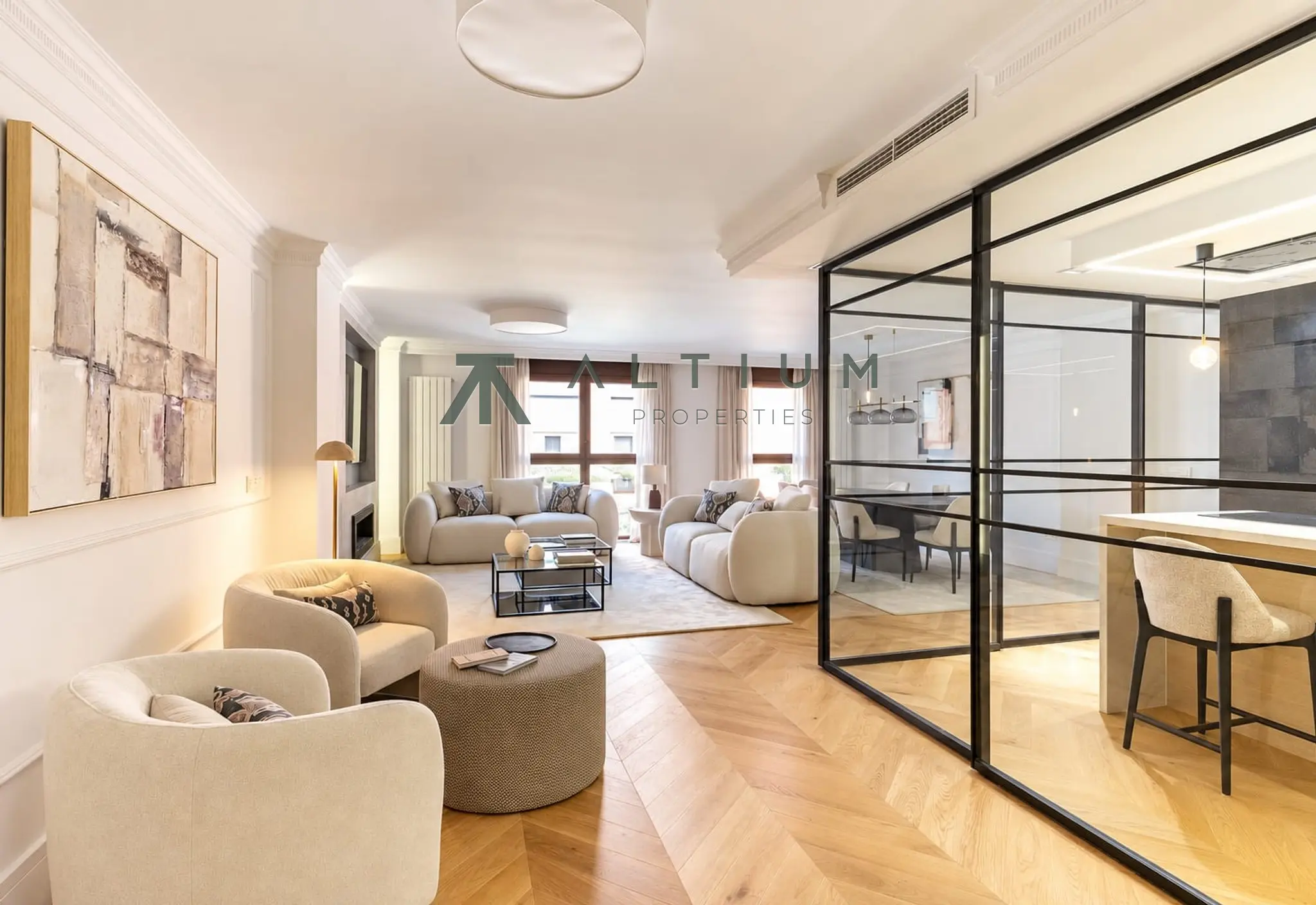 Tres suites, cocina flexible y dos plazas de garaje en Castellana
