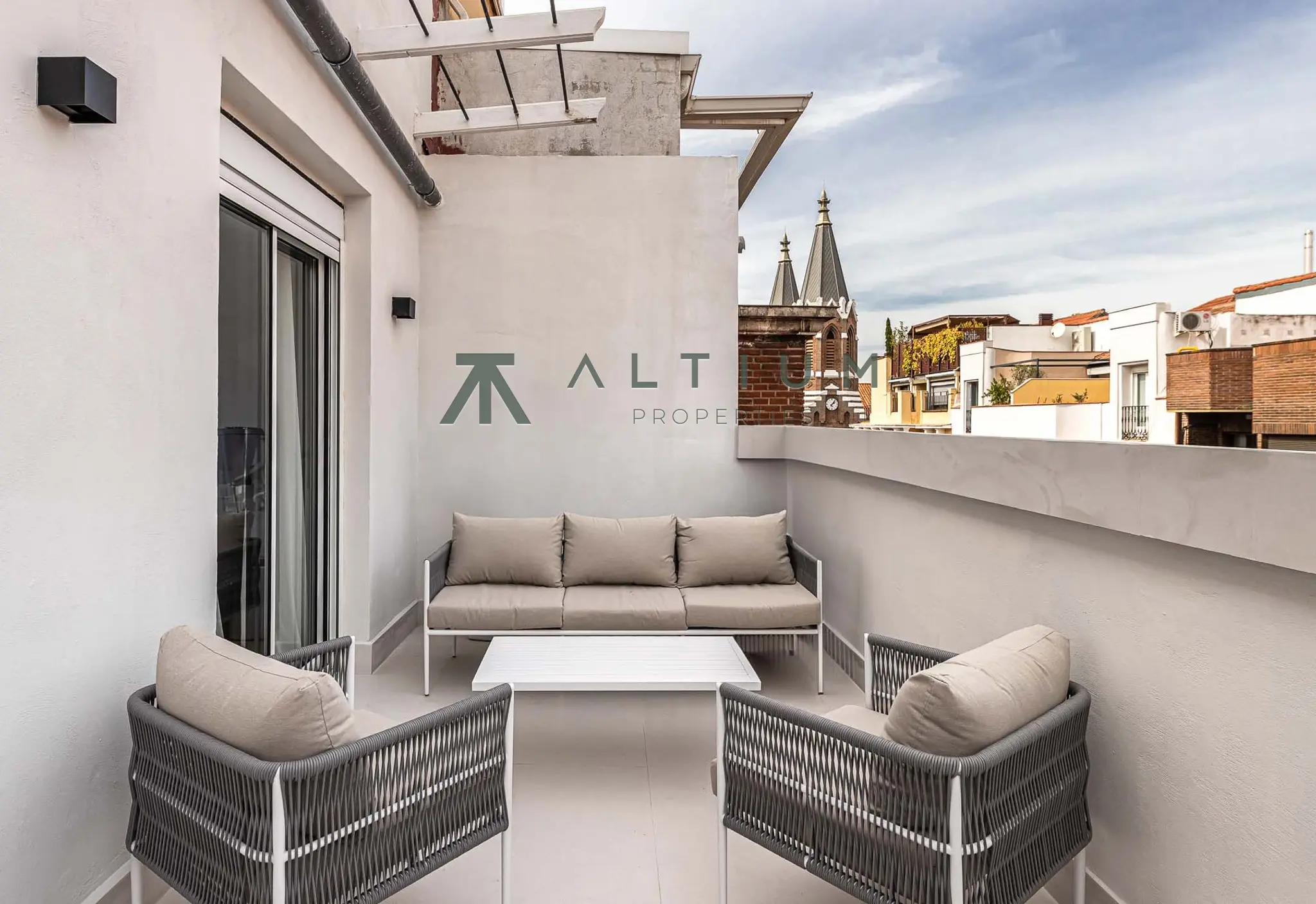 Terraza sur y tres suites sobre los tejados de Almagro