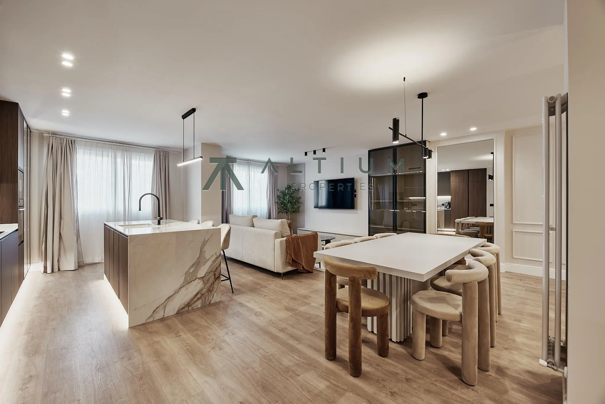Piso de 3 dormitorios y 160 m2 en Barrio de Salamanca - Lista en venta — Garaje, trastero y luz sur en Lista