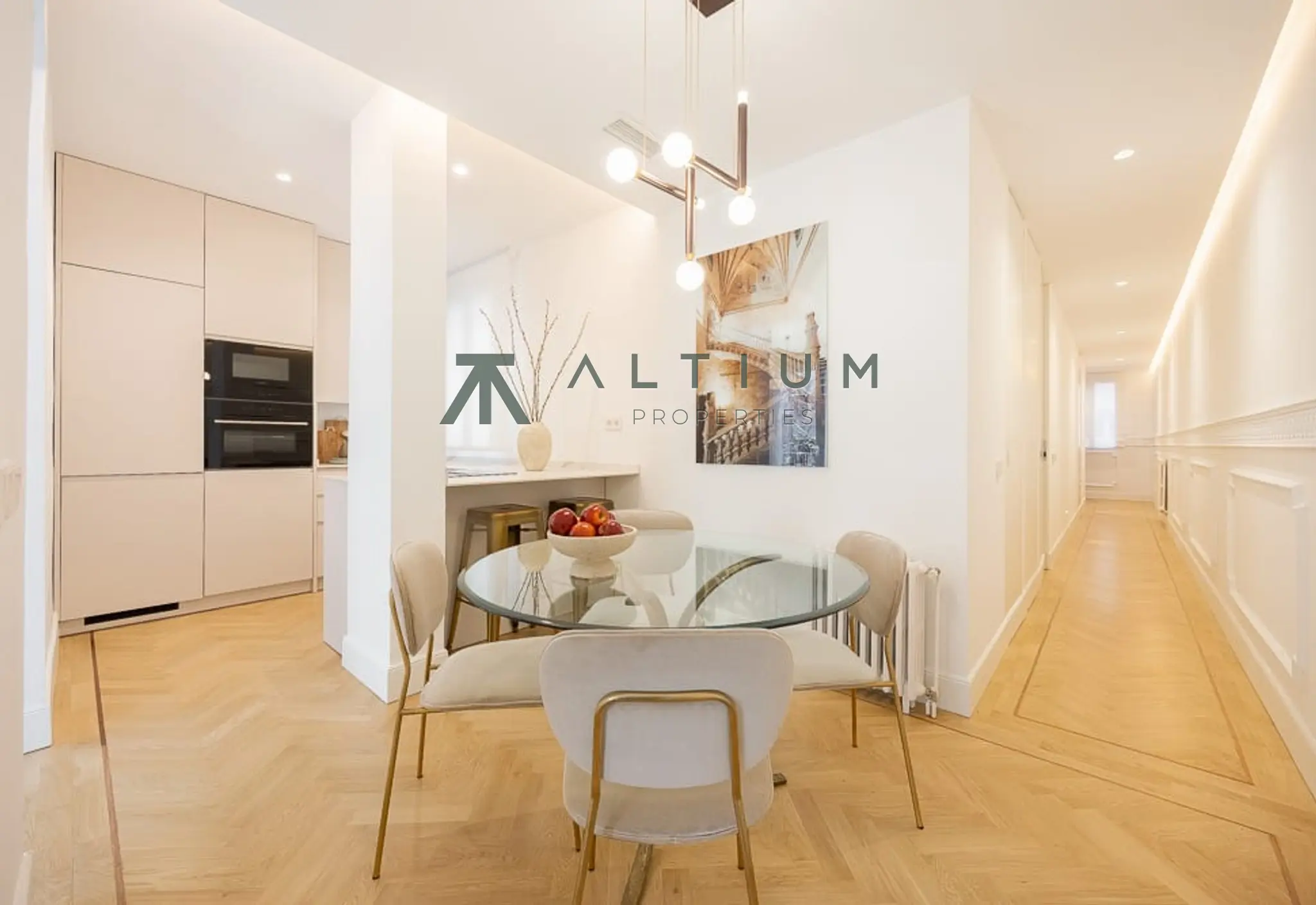 Dos dormitorios en una finca clásica de Castellana