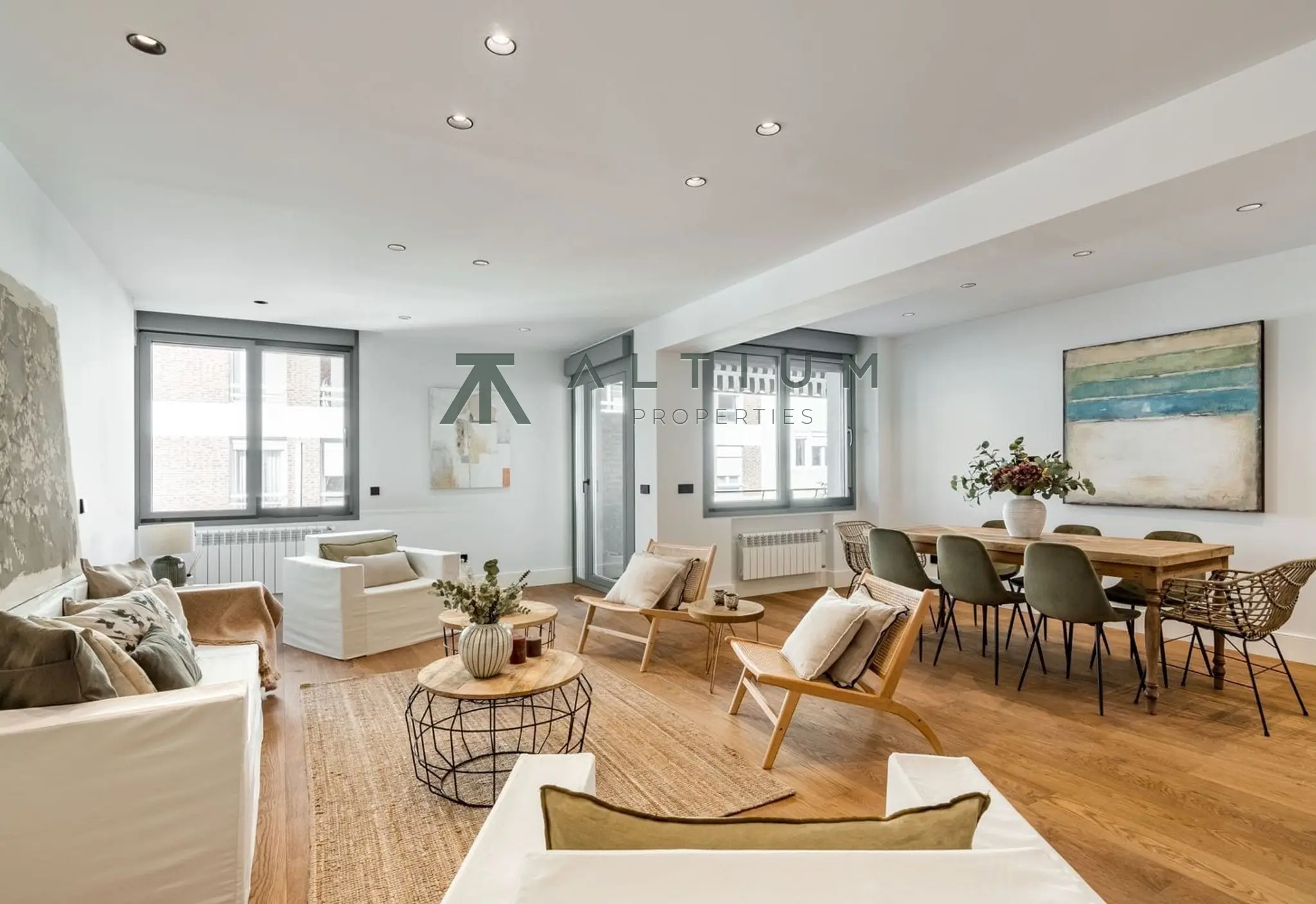 Piso de 3 dormitorios y 179 m2 en Barrio de Salamanca - Lista en venta — Amplitud y conexión exterior en Lista