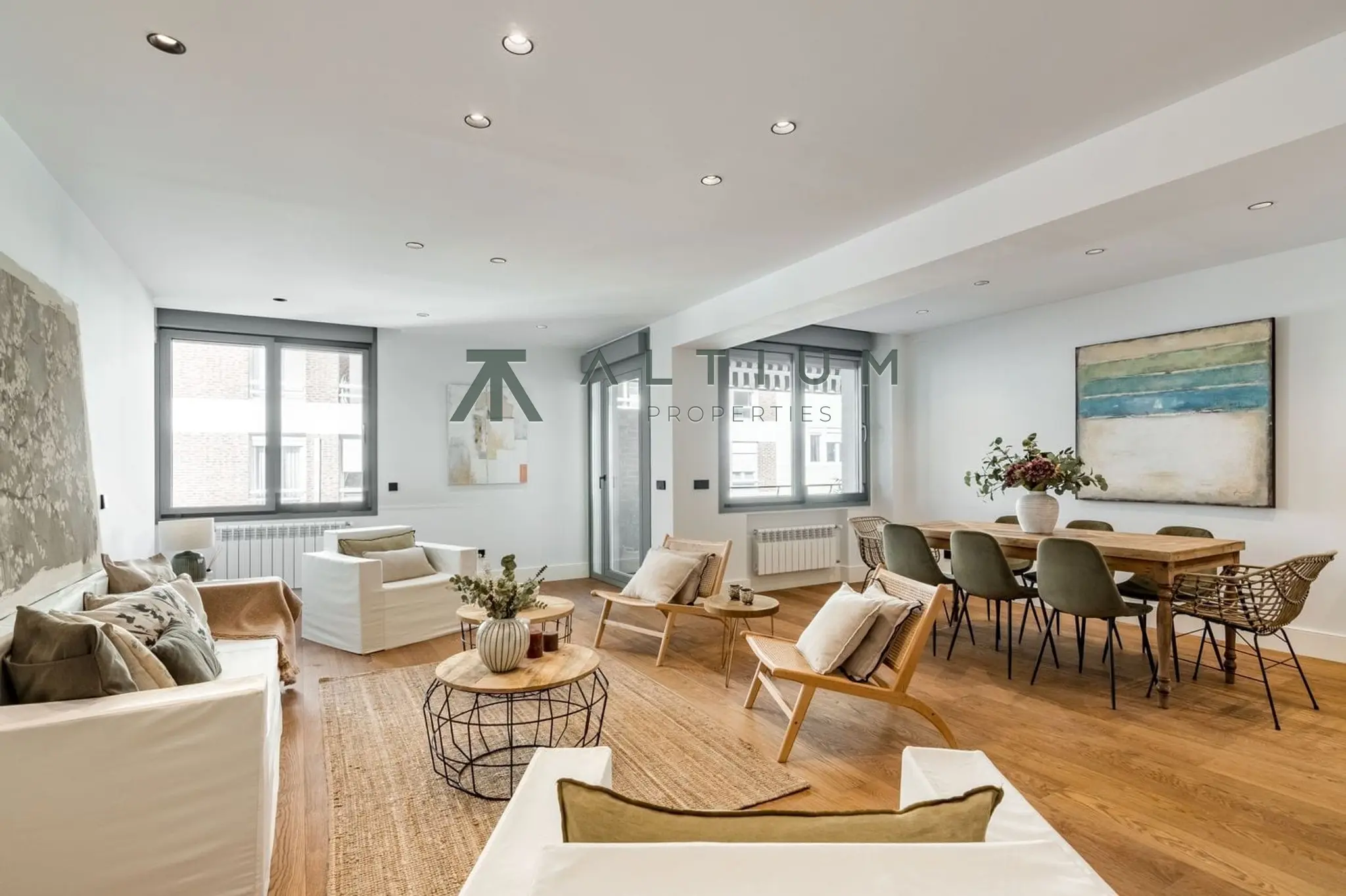 Piso de 3 dormitorios y 179 m2 en Barrio de Salamanca - Lista en venta — Amplitud y conexión exterior en Lista