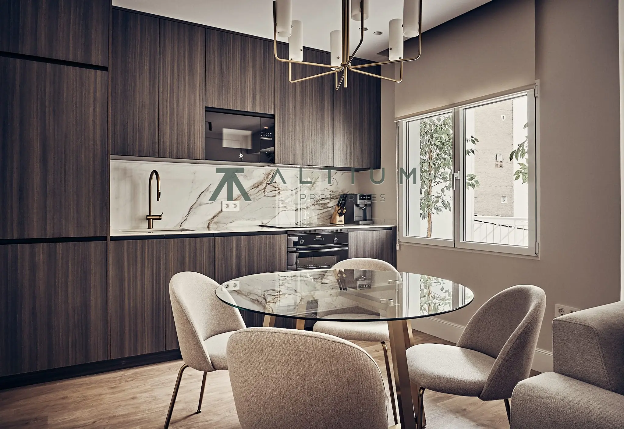 92 m² reformados con balcón en Lista