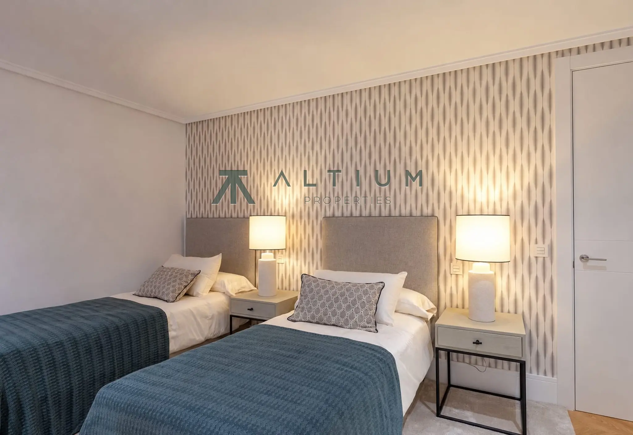 Tres suites, cocina flexible y dos plazas de garaje en Castellana