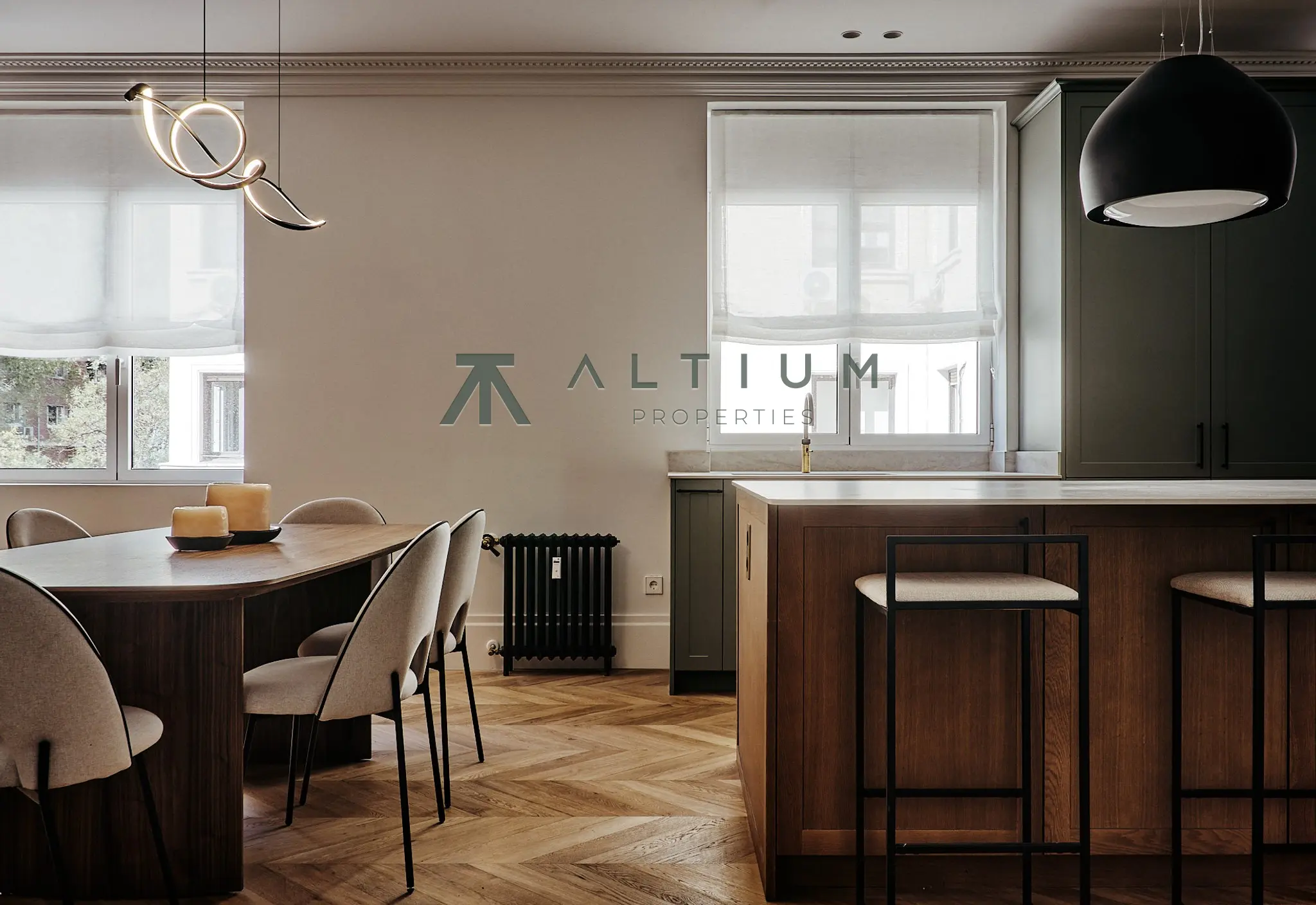 A fireplace, bay window and four bedrooms in Salamanca