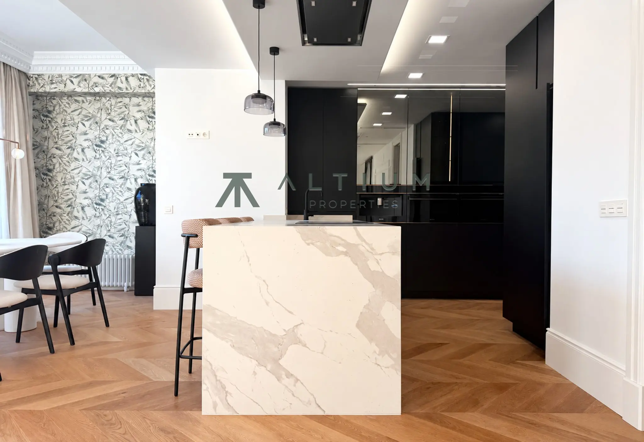 253 m² y terraza privada sobre Castellana