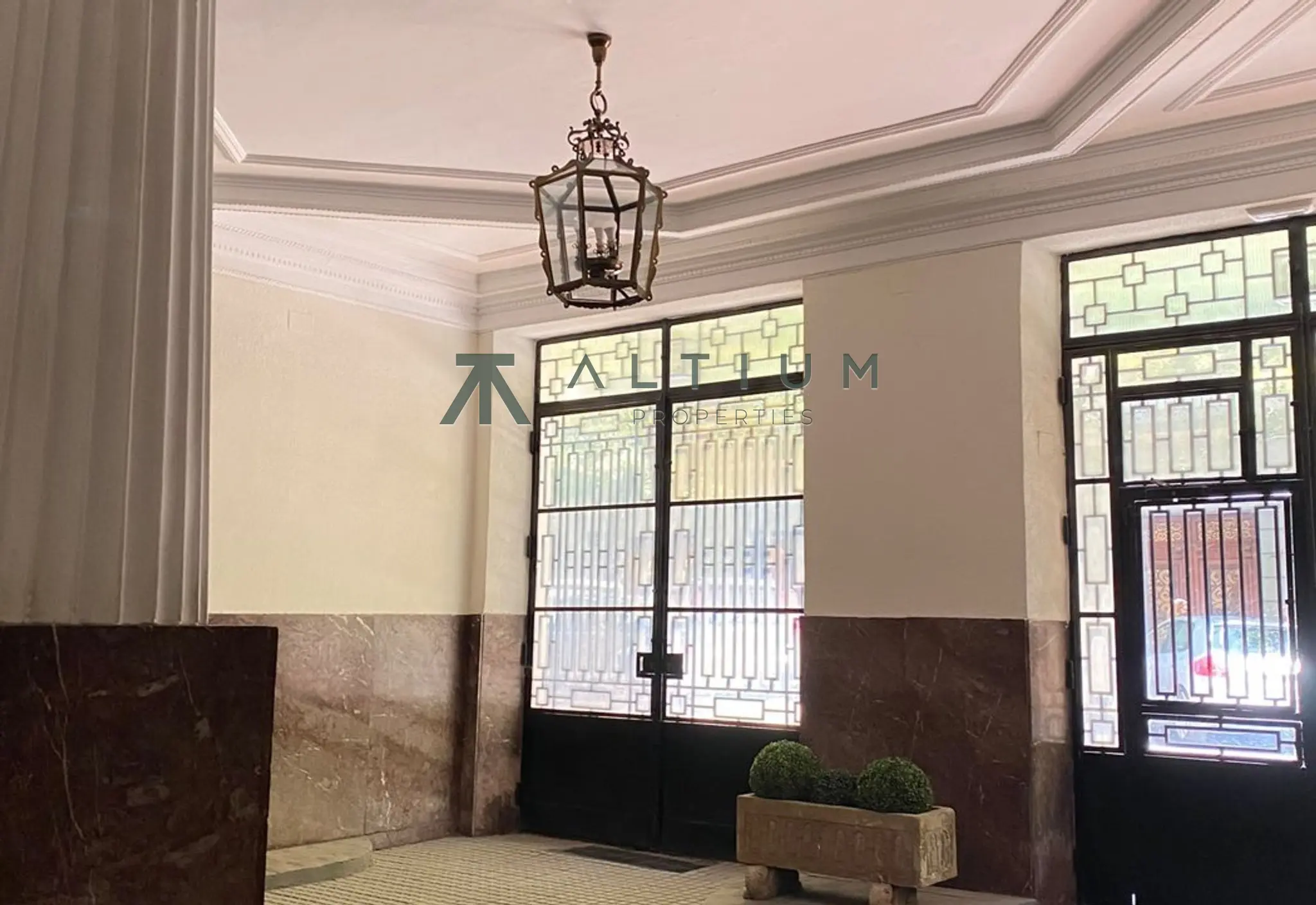 Una vivienda interior abierta a grandes patios en Recoletos