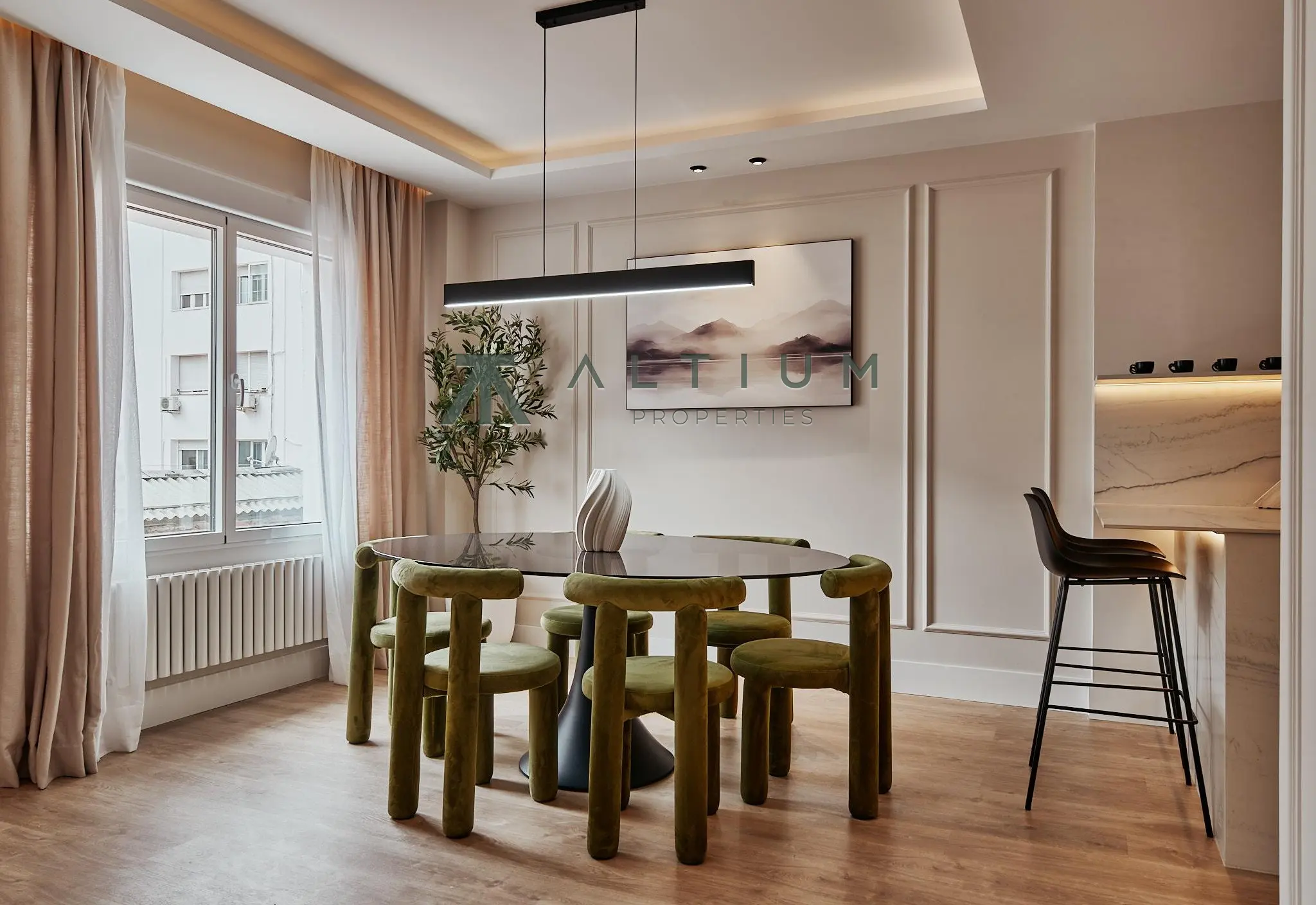 Tres suites en una casa pensada hacia dentro