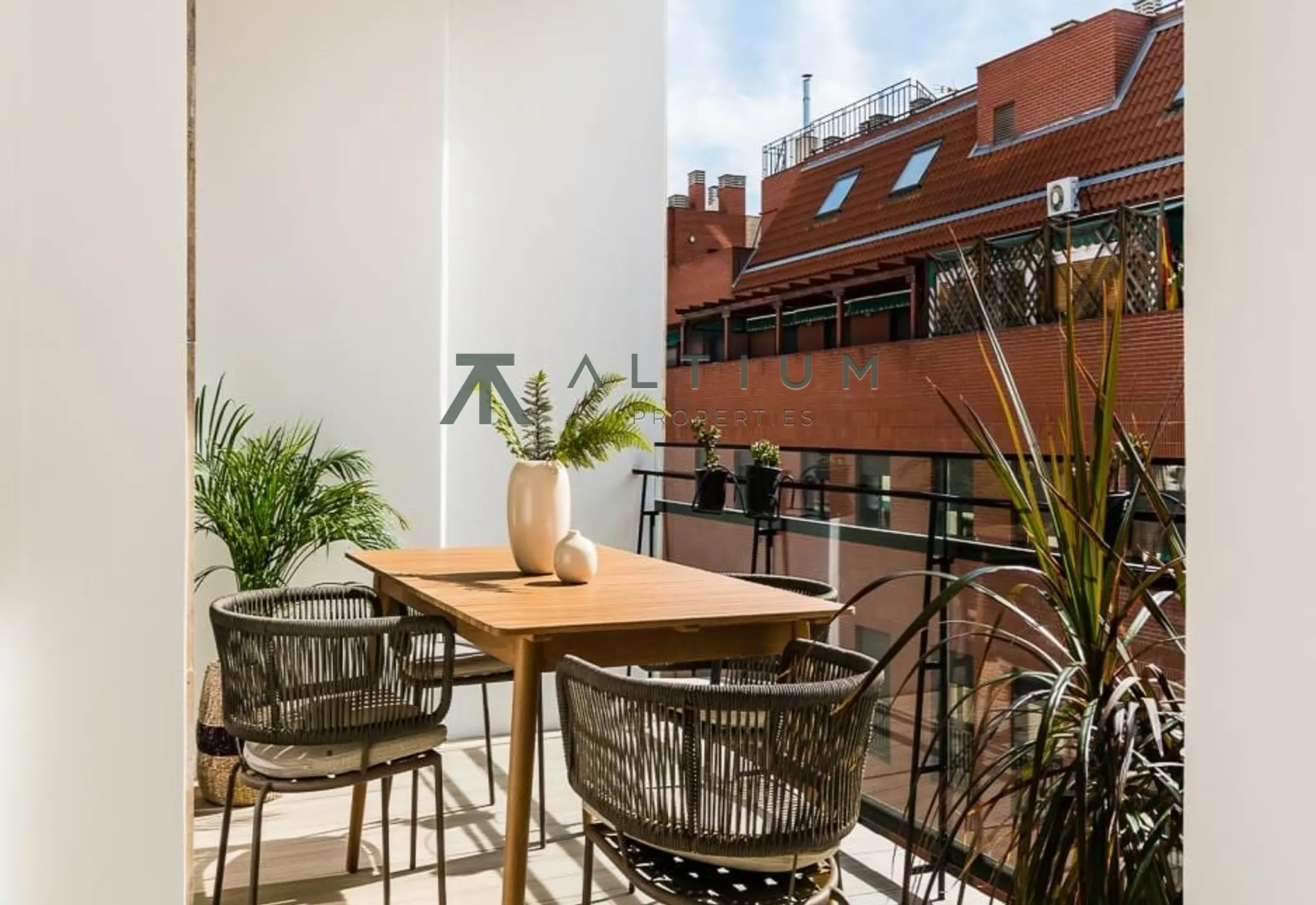 Sexta planta, luz y tres suites en Lista