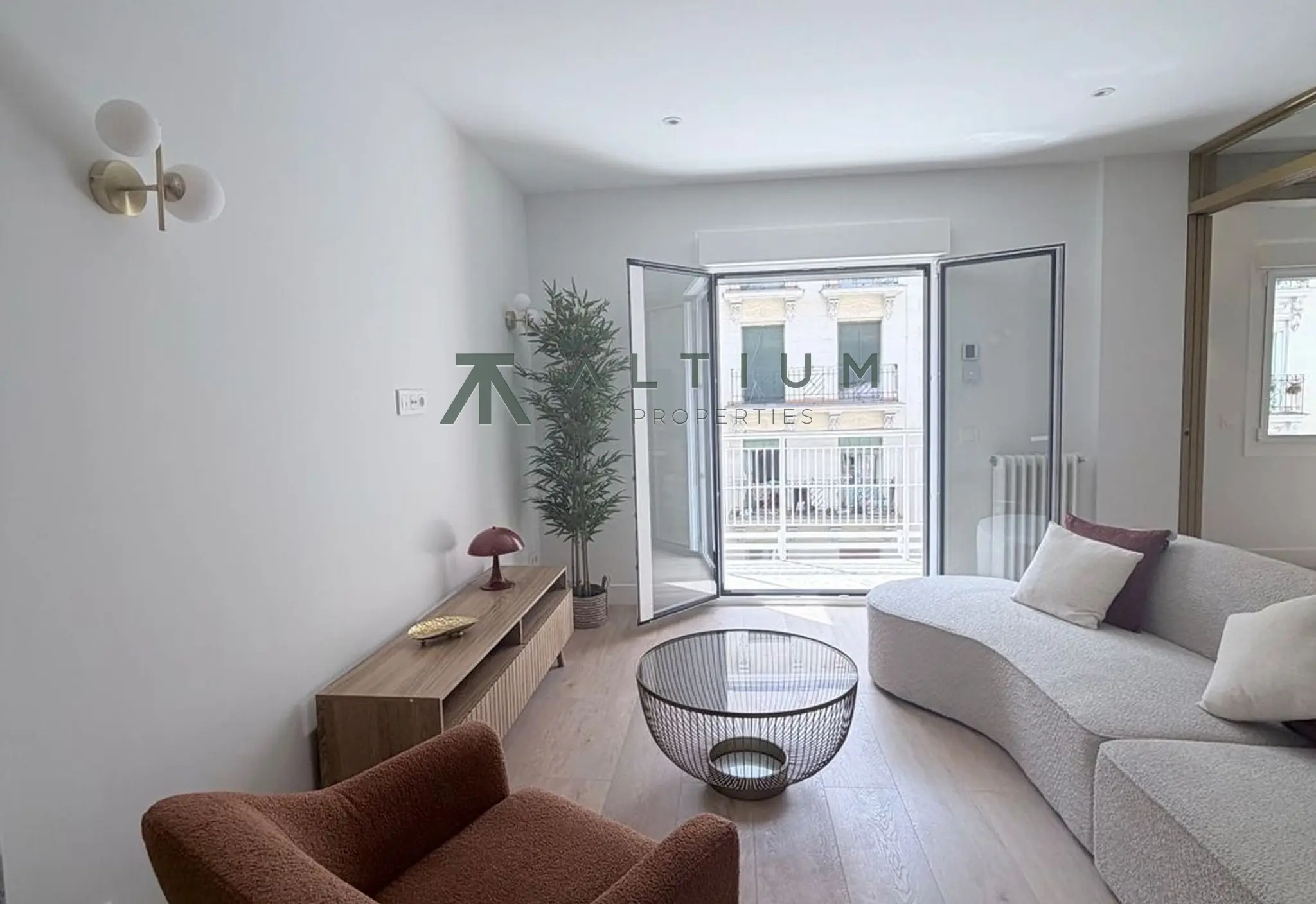 Interior en Trafalgar — Suites, luz y calma residencial en Trafalgar (5 de 19)
