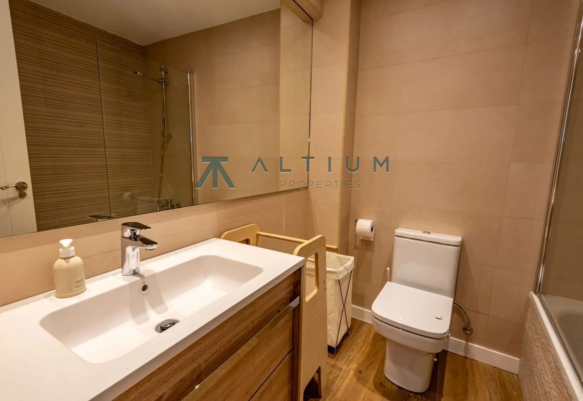 Interior en Almagro — Elegancia residencial y espacios nobles en Almagro (19 de 20)