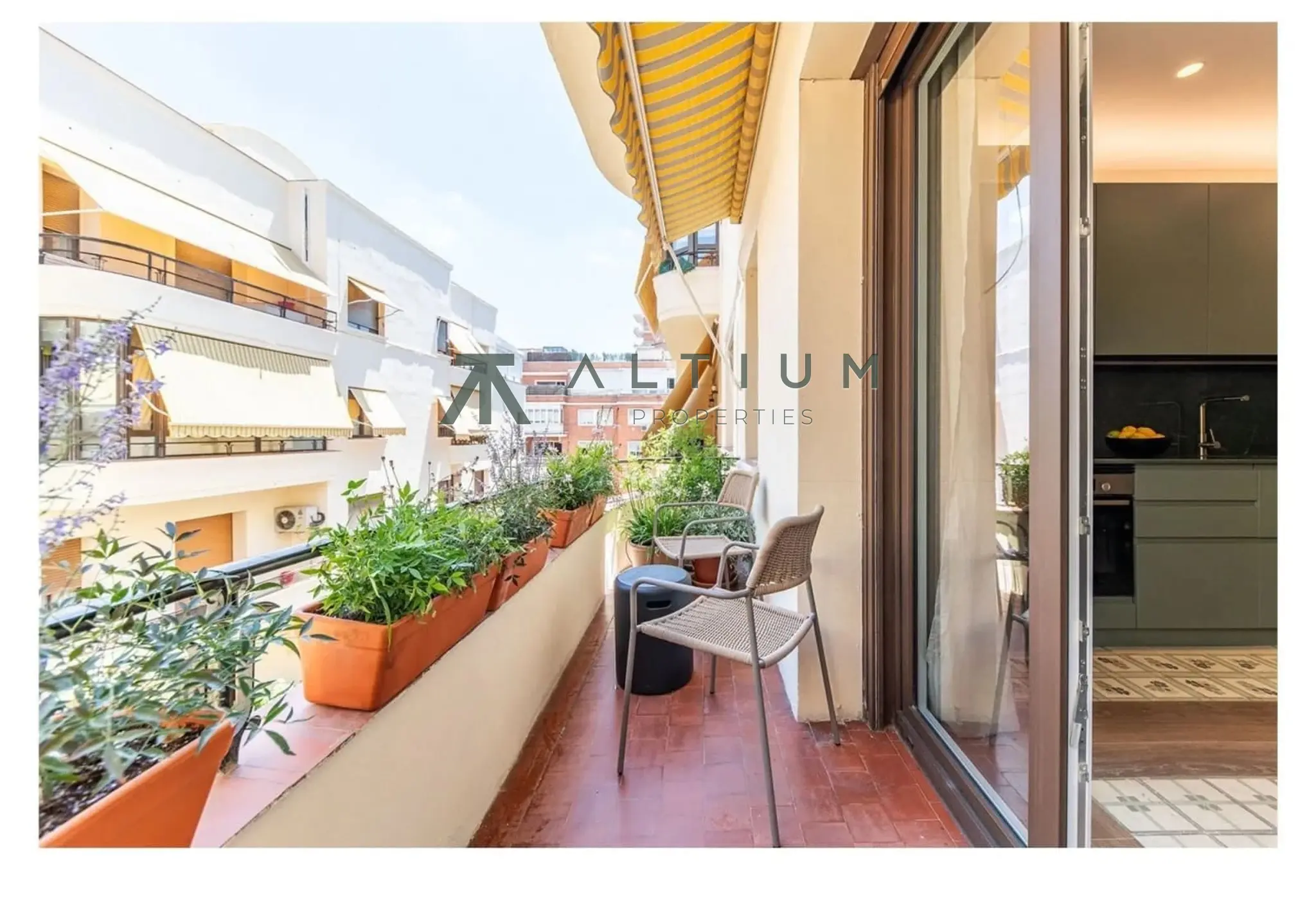 Diseño cuidado y terraza privada en Goya