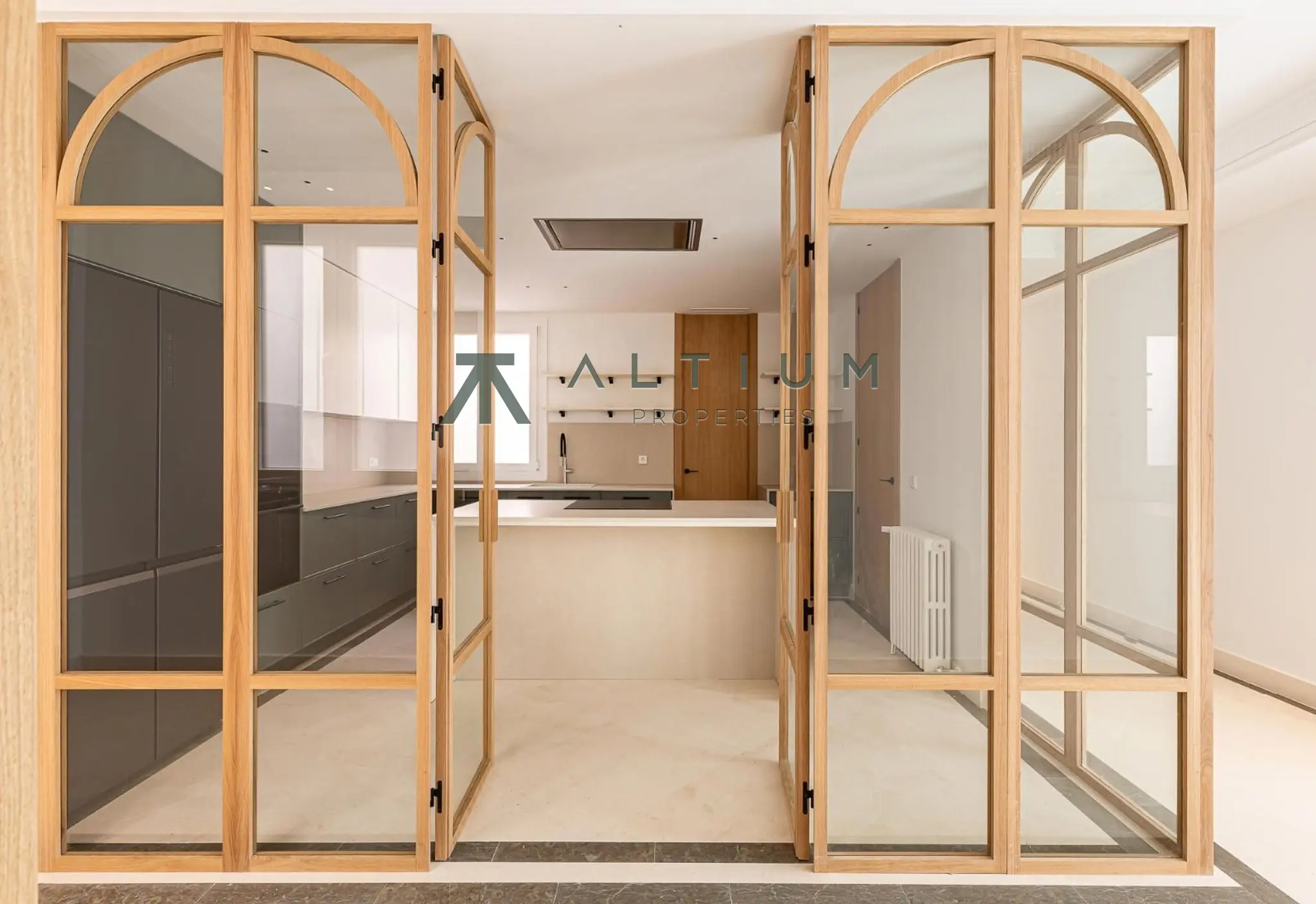 301 m² abiertos a seis balcones en Chamberí