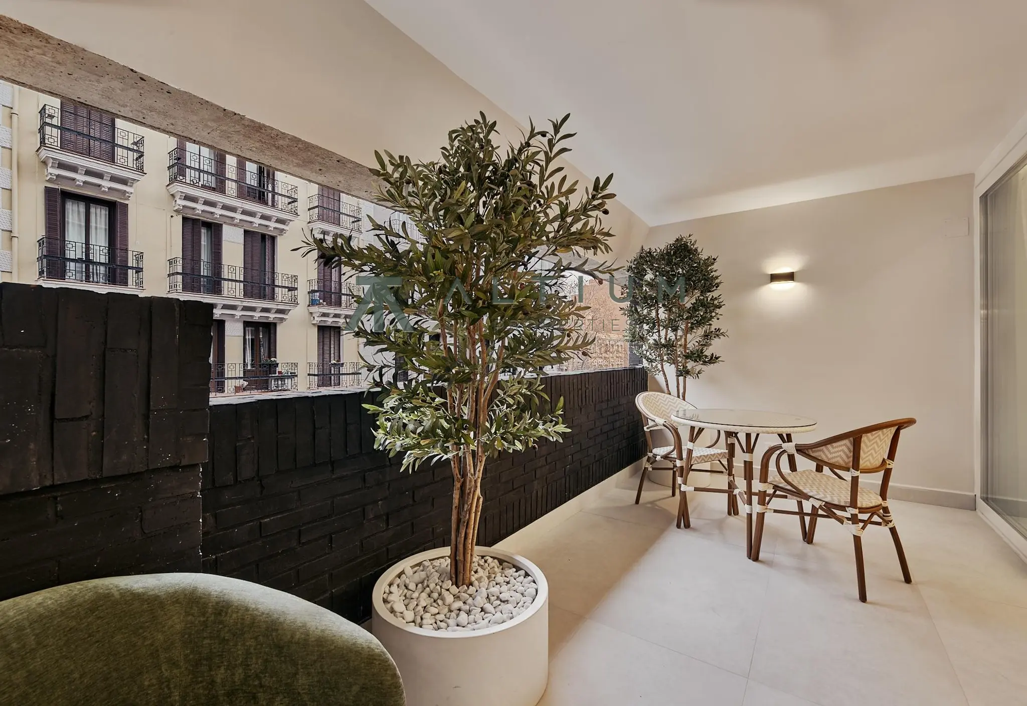 Interior en Goya — Terraza exterior y vida urbana en Goya (40 de 42)