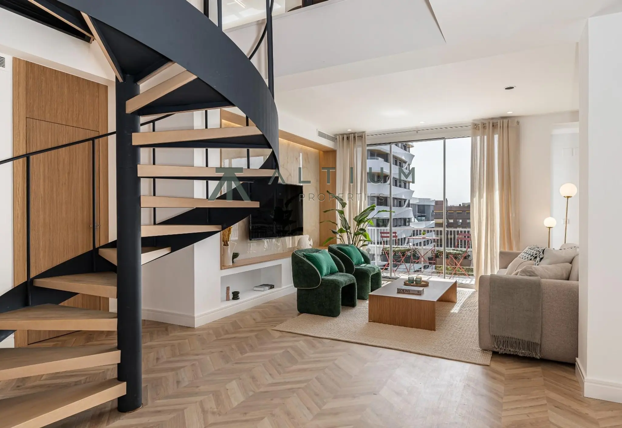 Ático dúplex con terraza en Niño Jesús