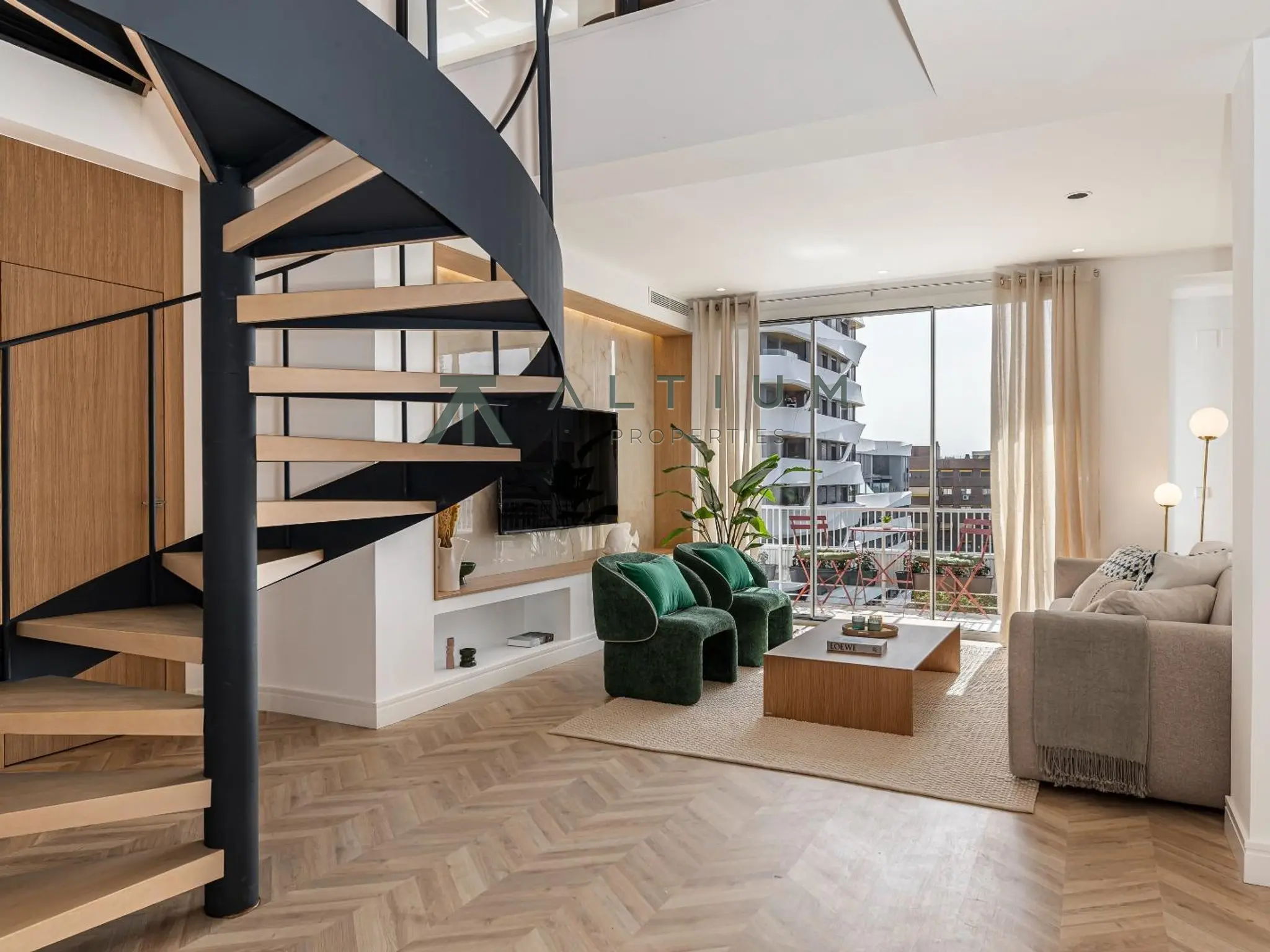 Ático dúplex con terraza en Niño Jesús