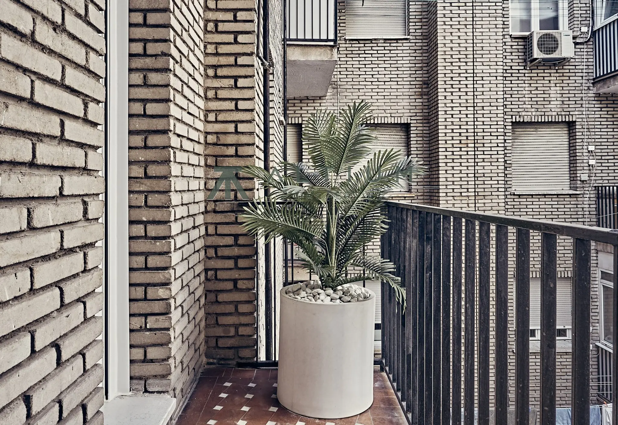 Terraza, dos balcones y garaje junto al Retiro