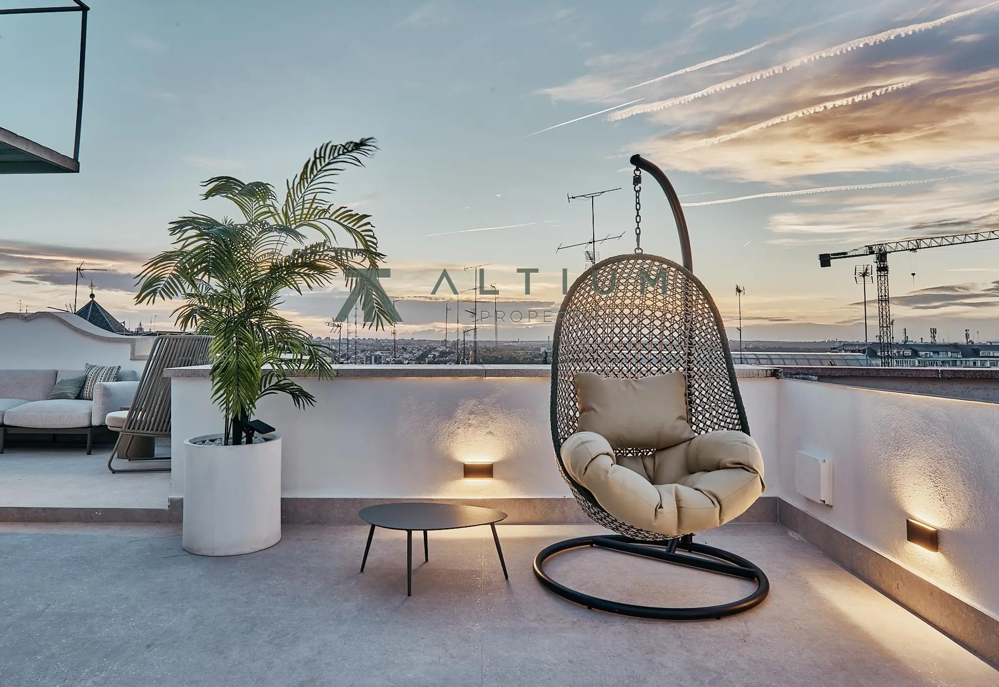 Interior en Palacio — Ático con terraza privada en el centro de Madrid (26 de 44)