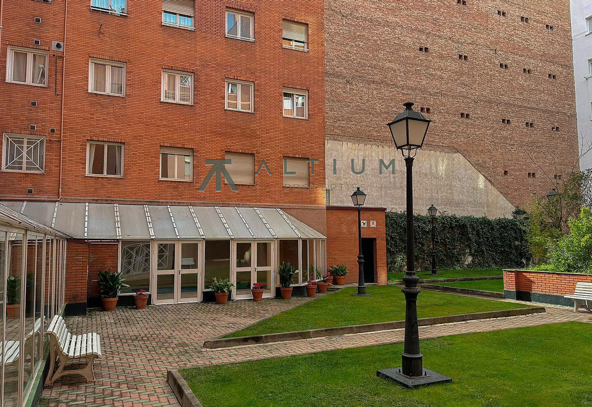 Dúplex con piscina y garaje en Goya