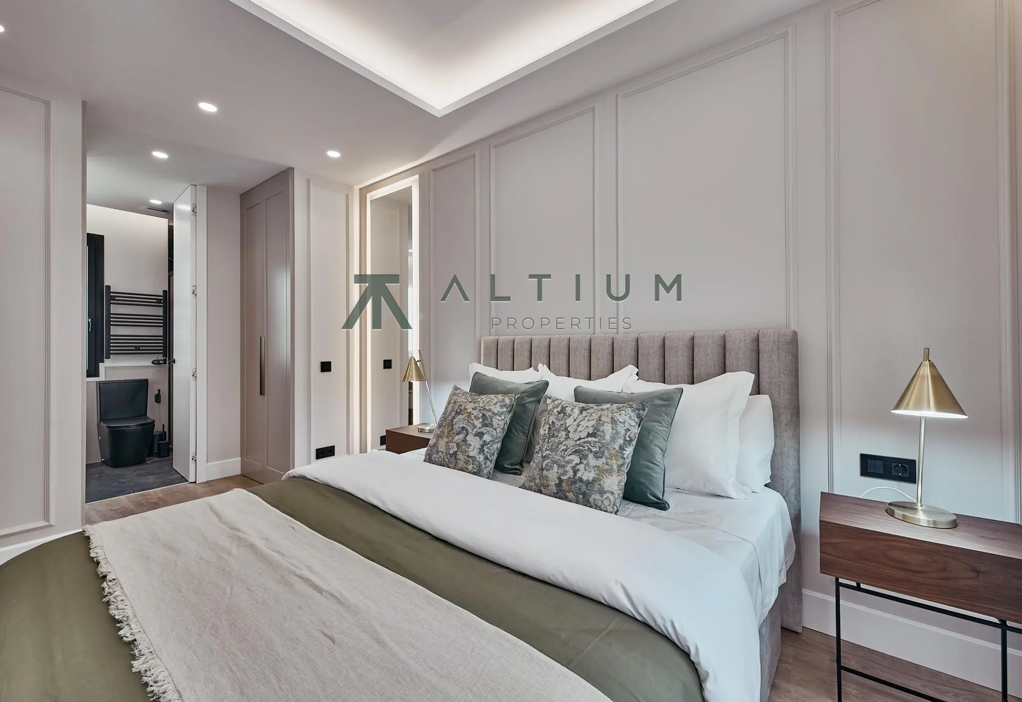 A third-floor home away from the noise