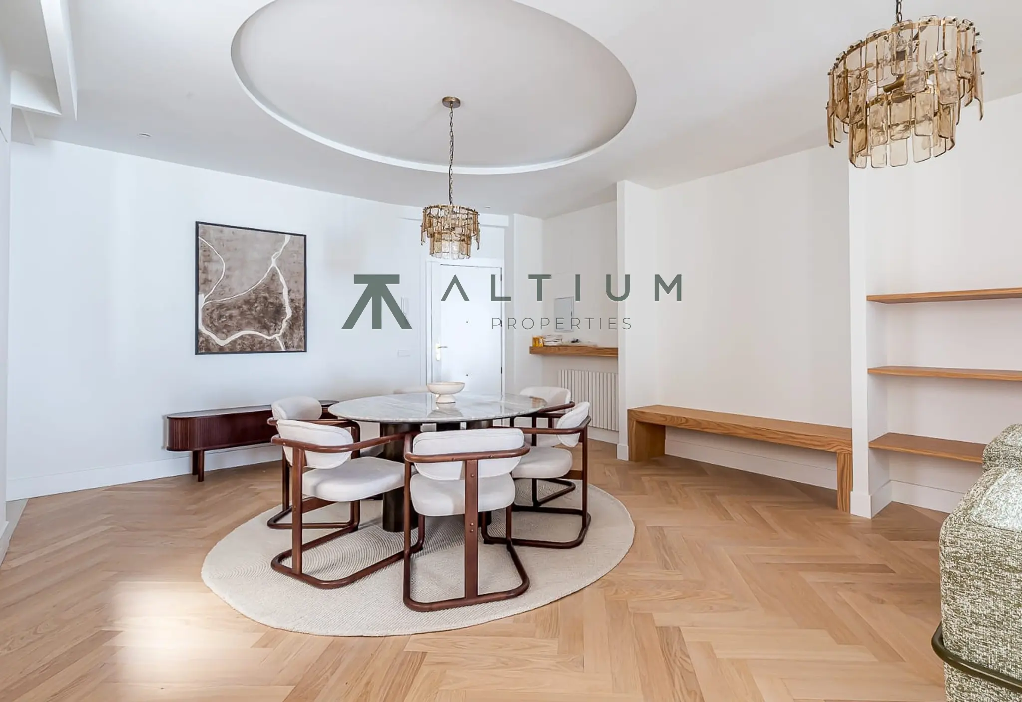 Interior en Malasaña — Amplitud y vida cultural en Universidad (5 de 49)