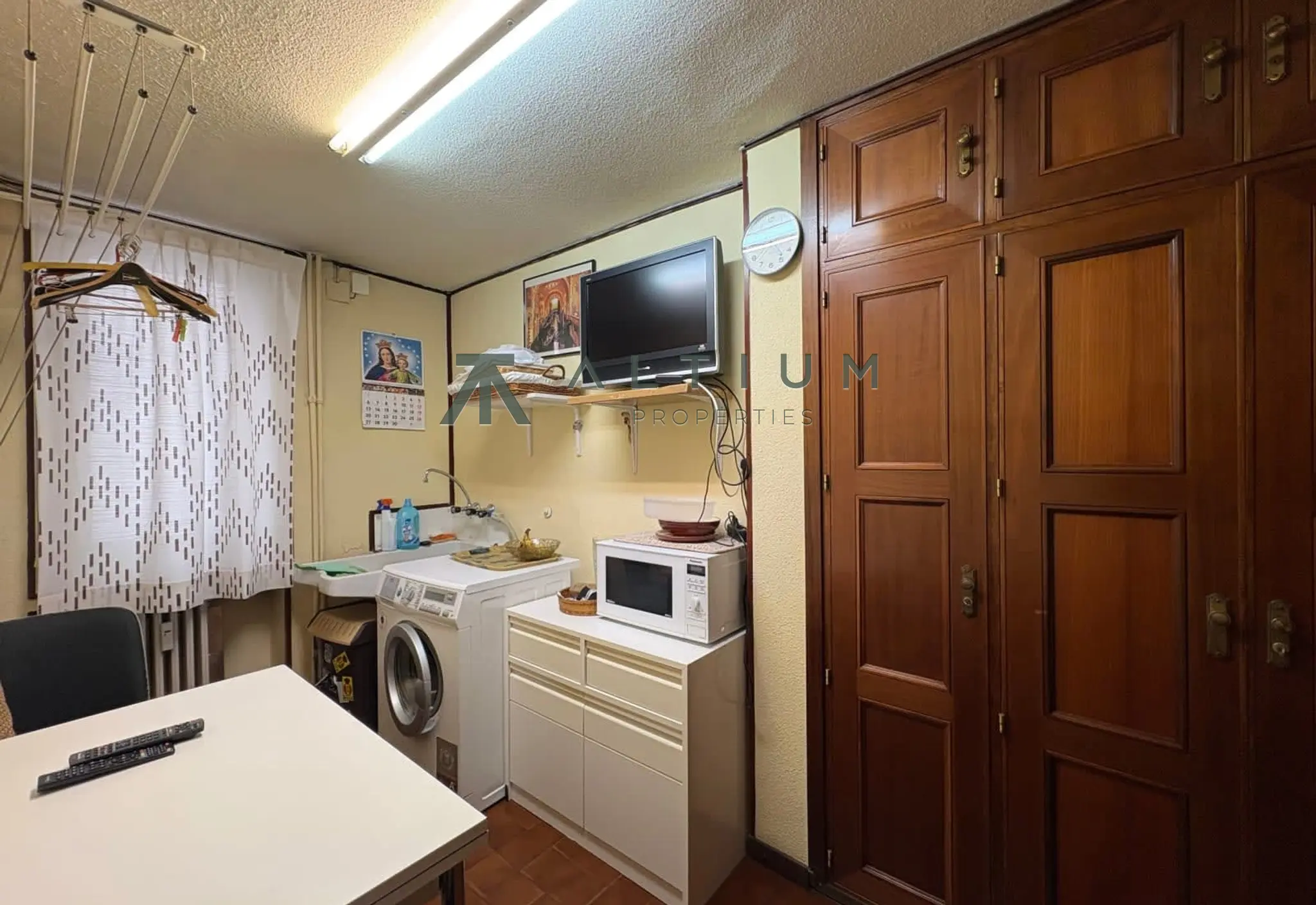 Terraza, boiserie y espiga en una tercera planta de Salamanca