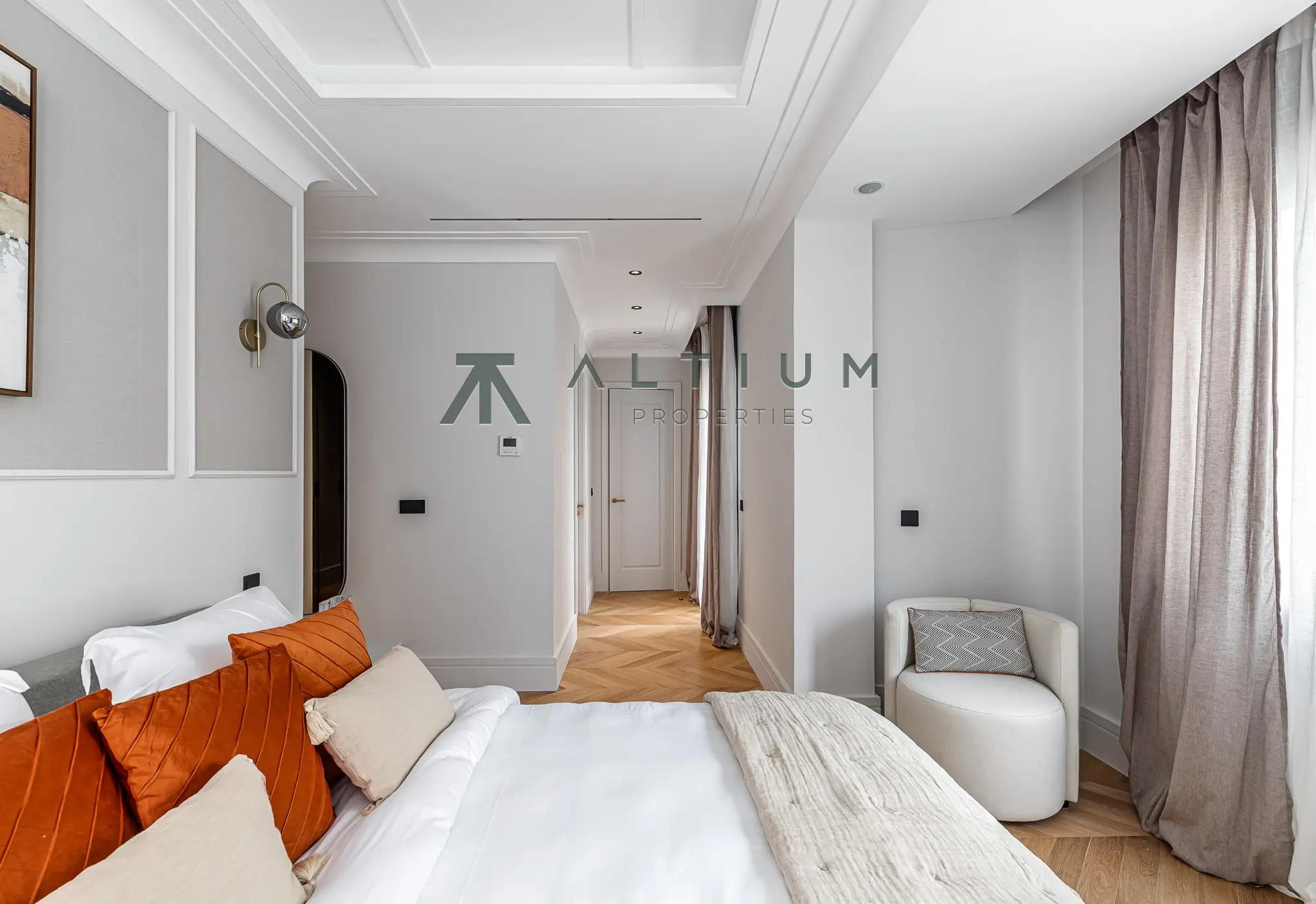 A 77 sqm living area within a grand Castellana residence