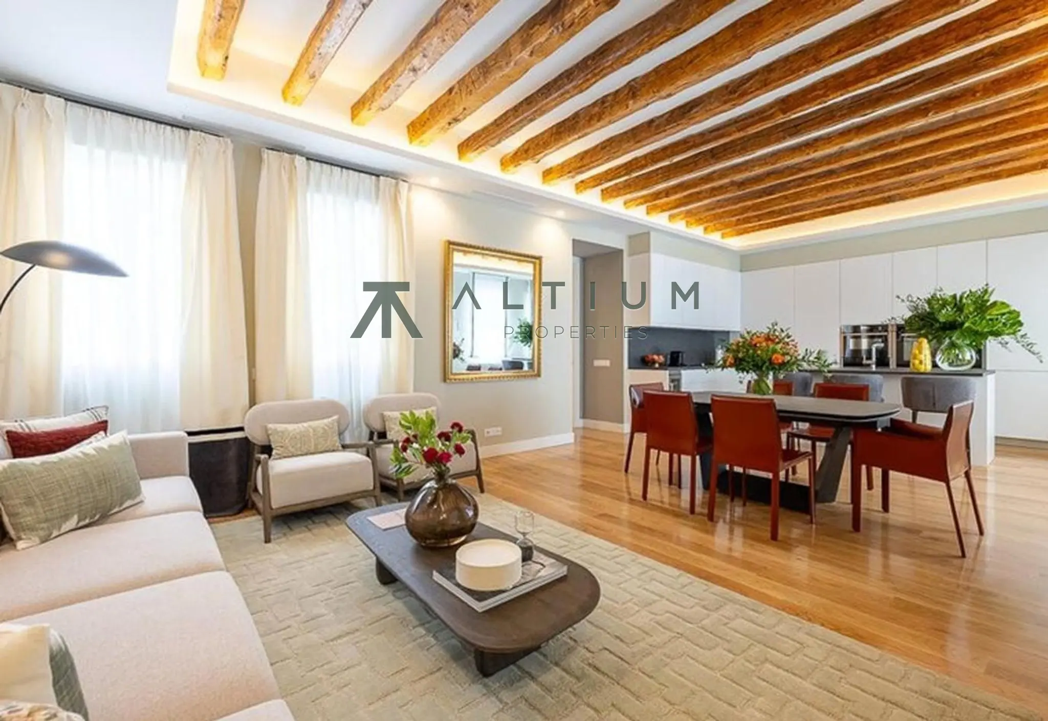 Atico de 3 dormitorios y 194 m2 en Barrio de Salamanca - Recoletos en venta — Techos altos y carácter clásico en Recoletos