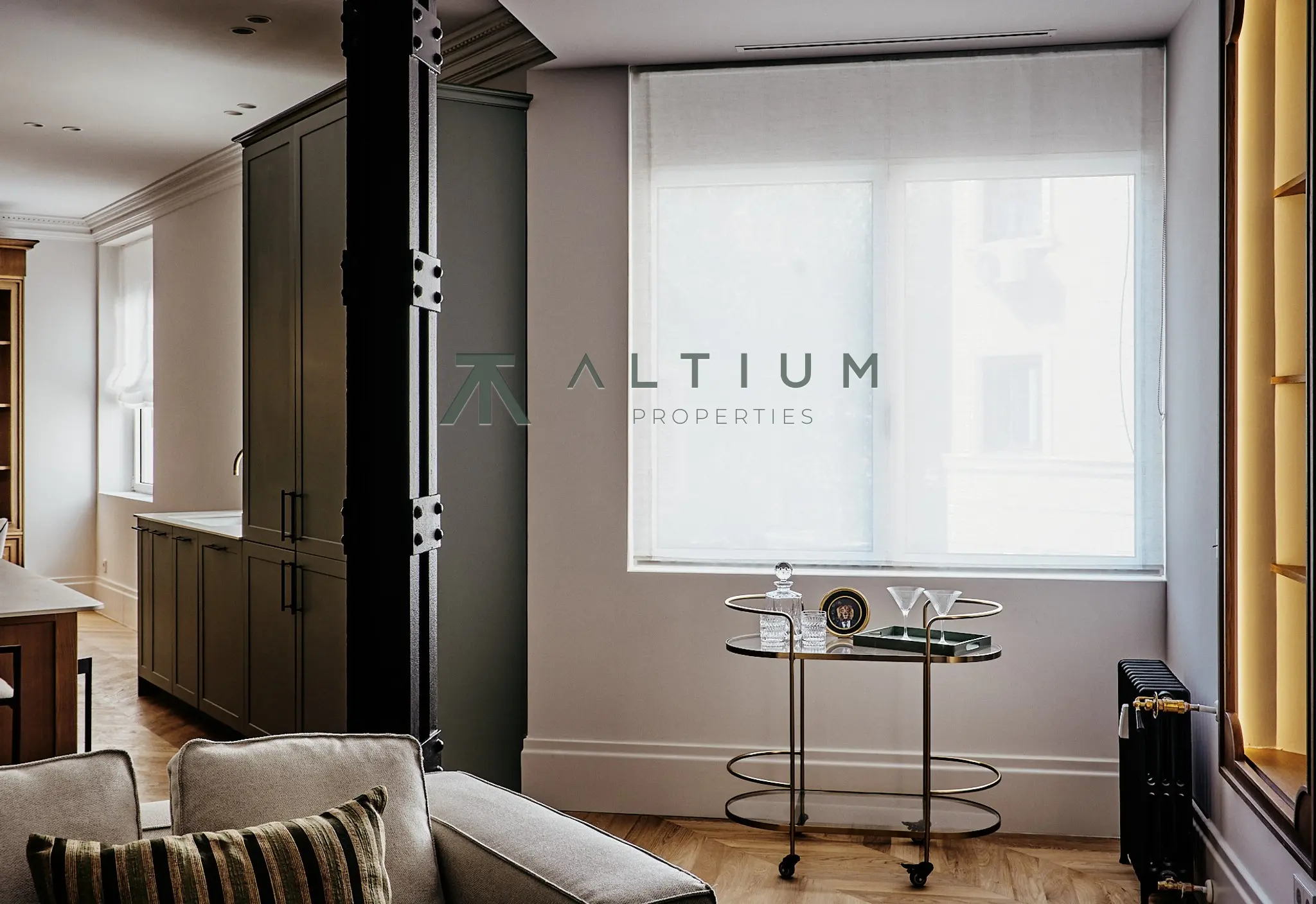 A fireplace, bay window and four bedrooms in Salamanca