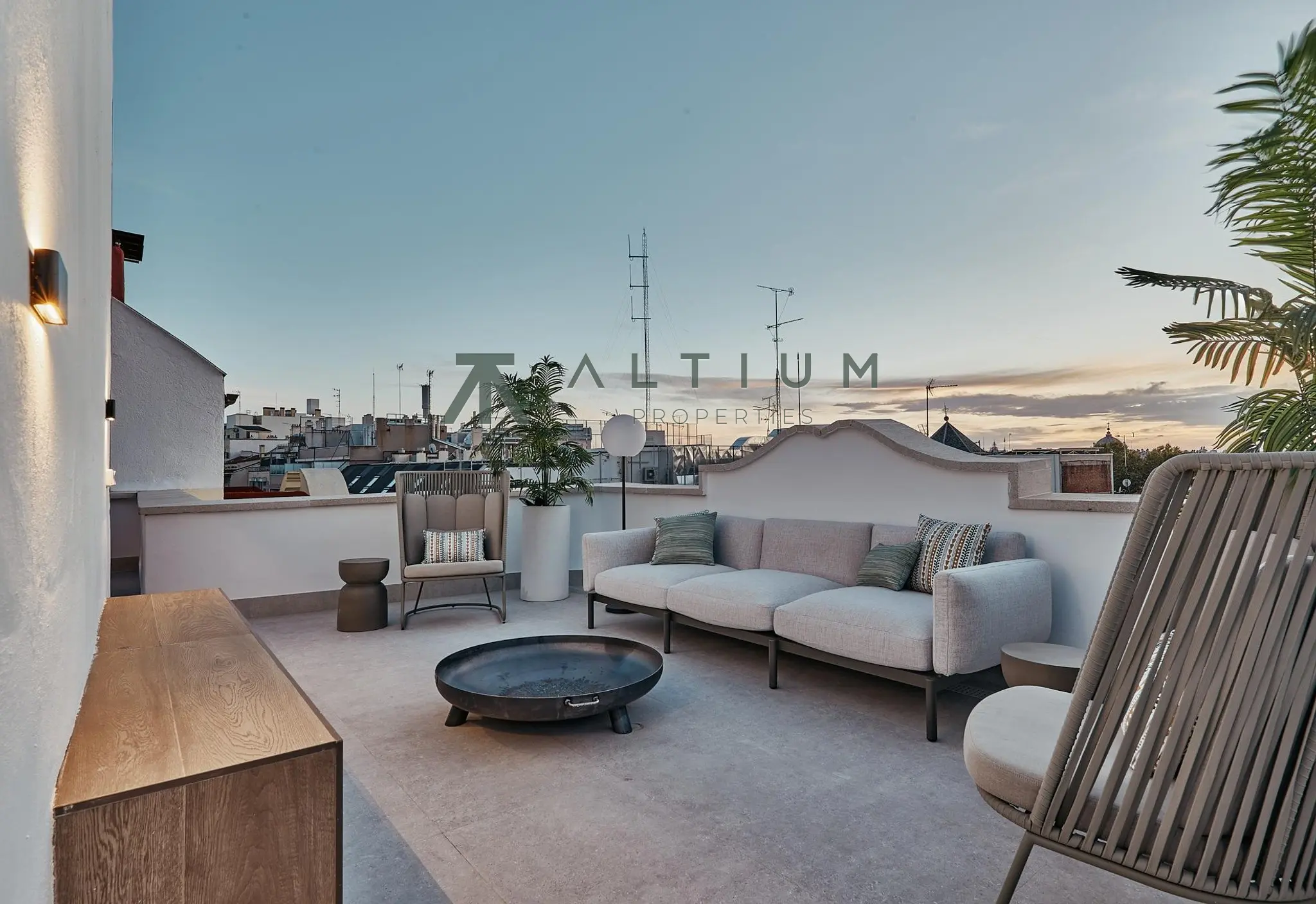 Interior en Palacio — Ático con terraza privada en el centro de Madrid (28 de 44)