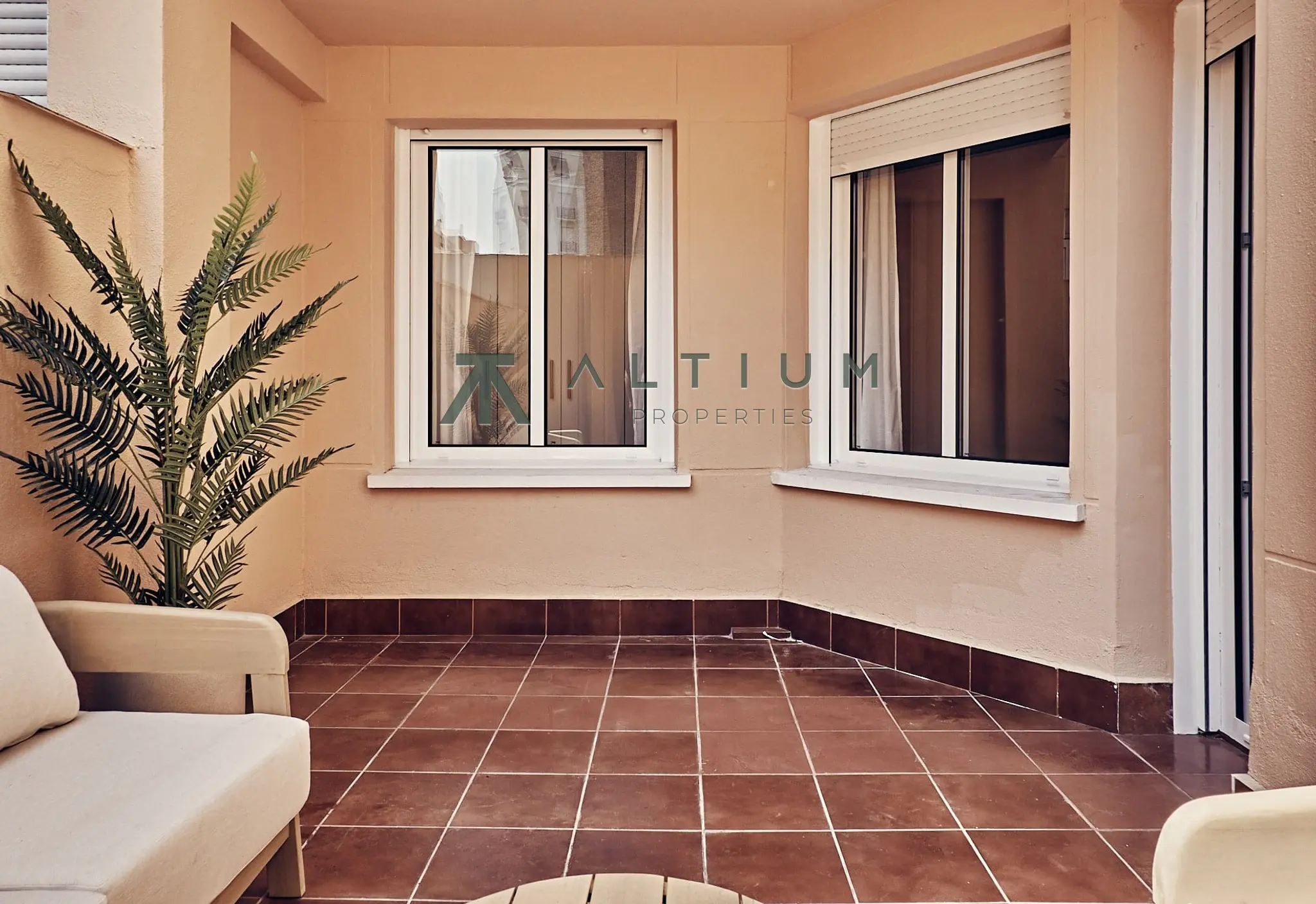 Tres dormitorios con patios, garaje y trastero en Lista