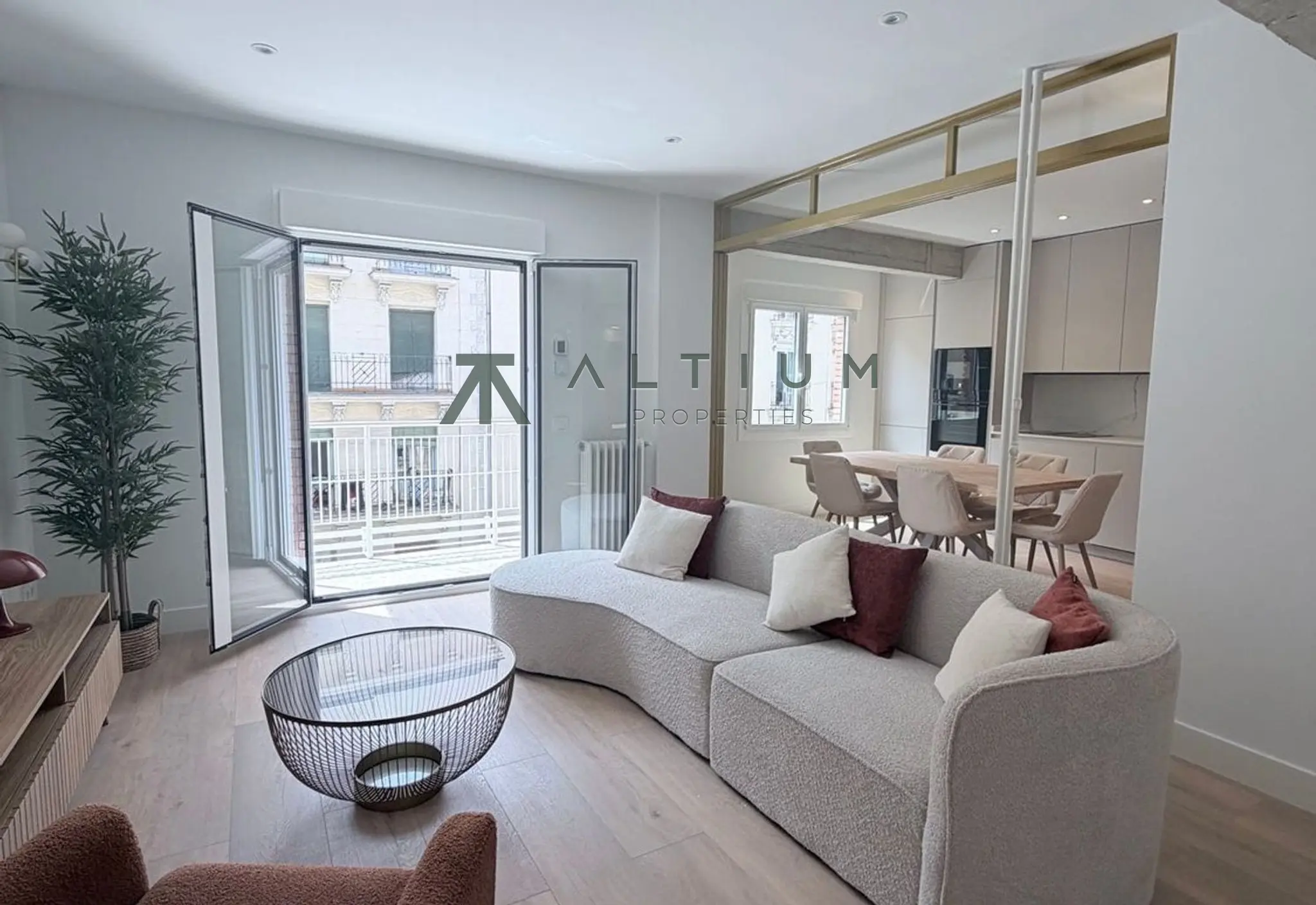Piso de 3 dormitorios y 150 m2 en Chamberí - Trafalgar en venta — Suites, luz y calma residencial en Trafalgar