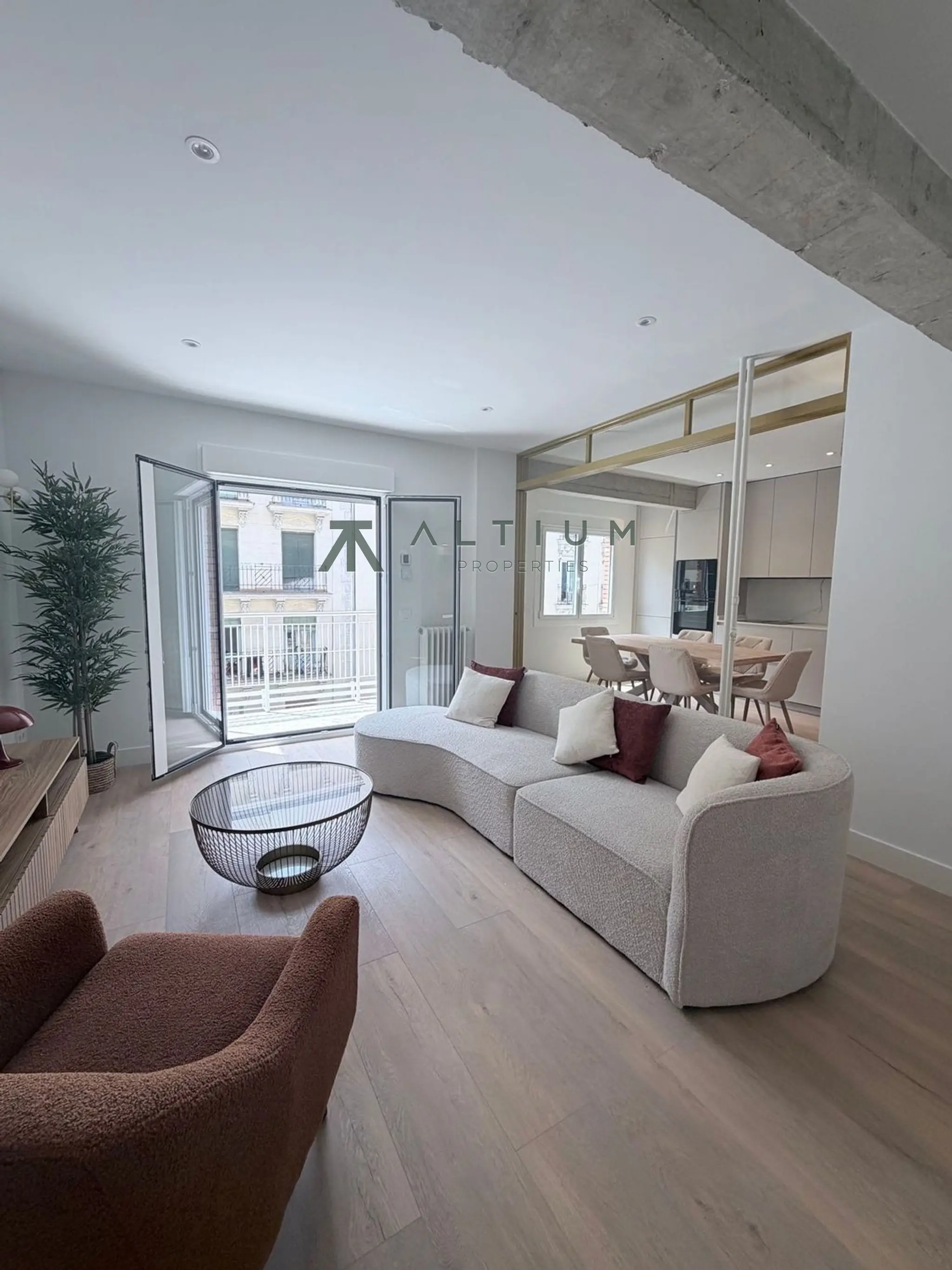 Piso de 3 dormitorios y 150 m2 en Chamberí - Trafalgar en venta — Suites, luz y calma residencial en Trafalgar
