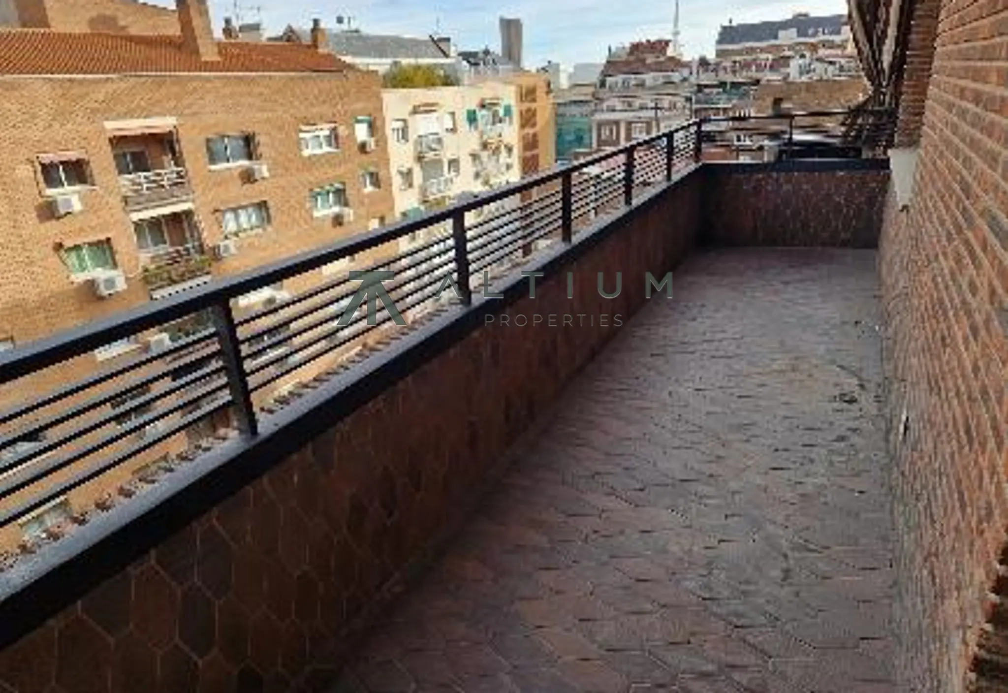 Terraza, luz de mañana y calma interior