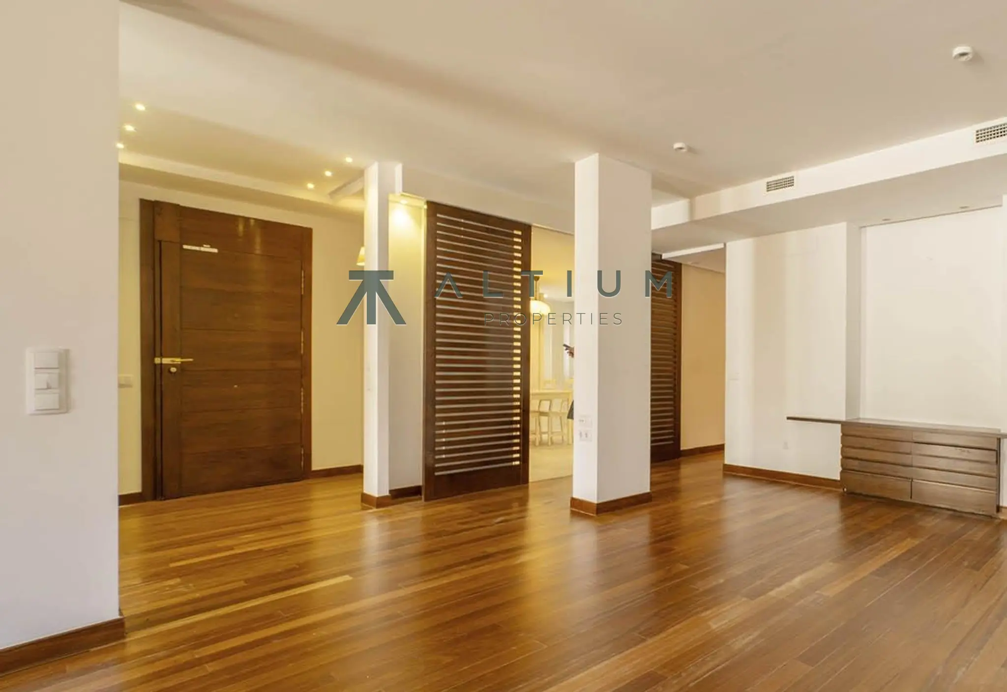 195 m², tres balcones y mucha luz en Goya