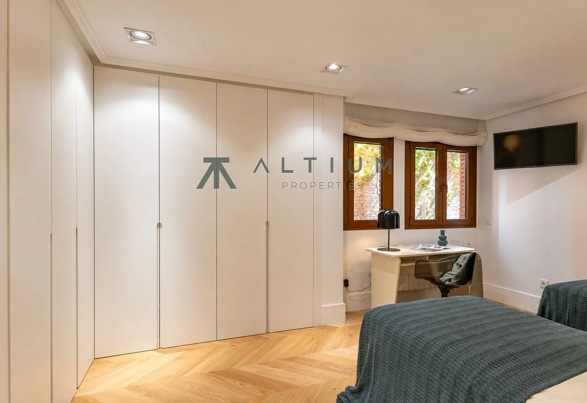 Tres suites, cocina flexible y dos plazas de garaje en Castellana