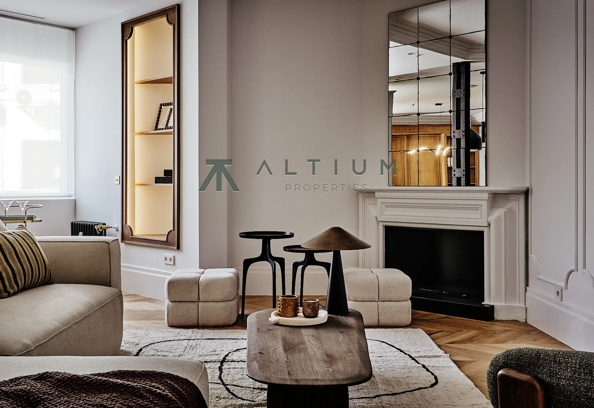 A fireplace, bay window and four bedrooms in Salamanca