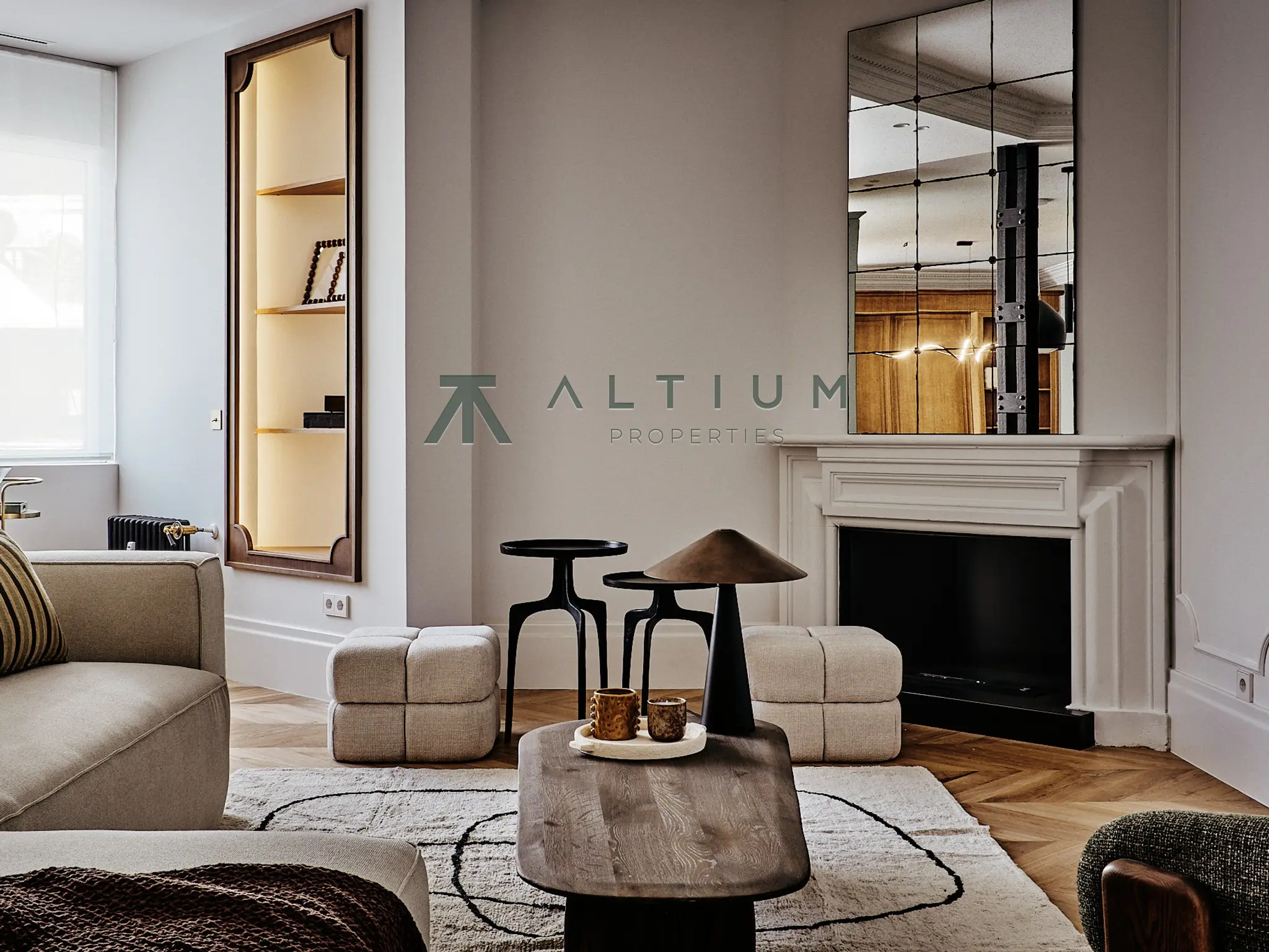 A fireplace, bay window and four bedrooms in Salamanca