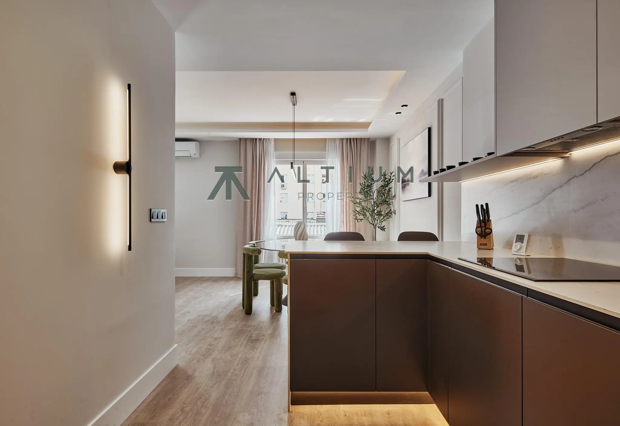 Tres suites en una casa pensada hacia dentro