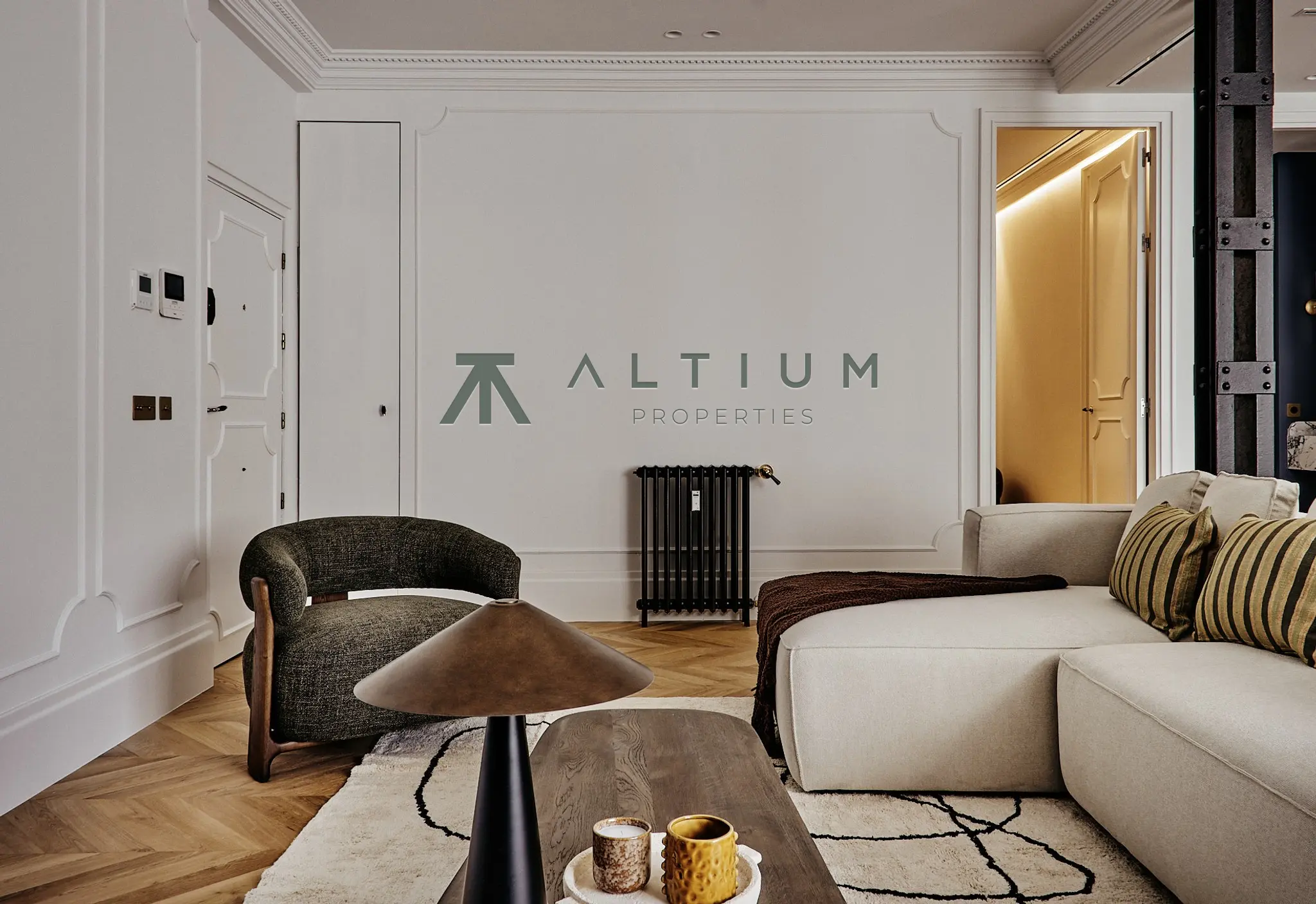 A fireplace, bay window and four bedrooms in Salamanca
