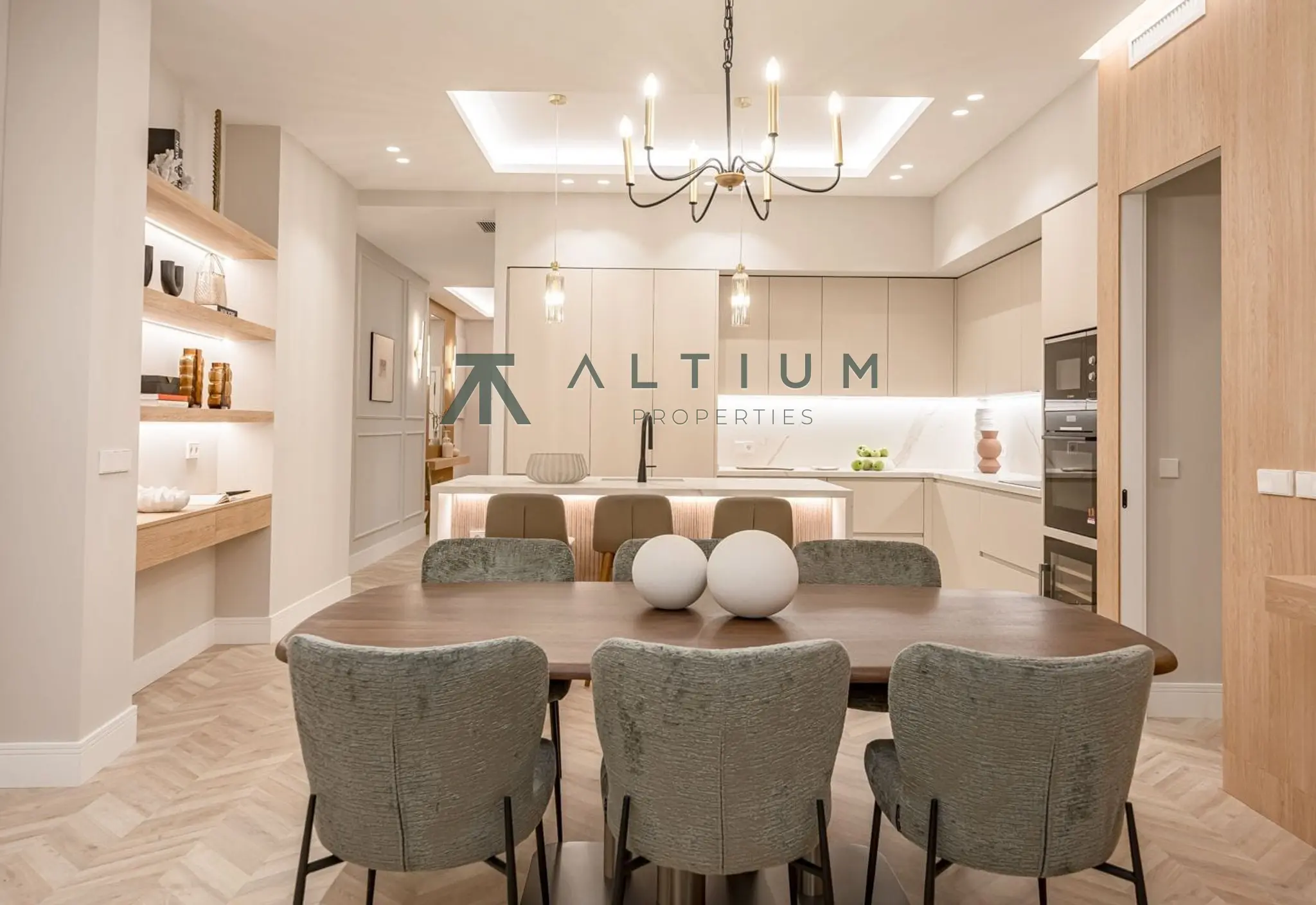 Interior en Almagro — Garaje, privacidad y calma residencial en Almagro (4 de 24)