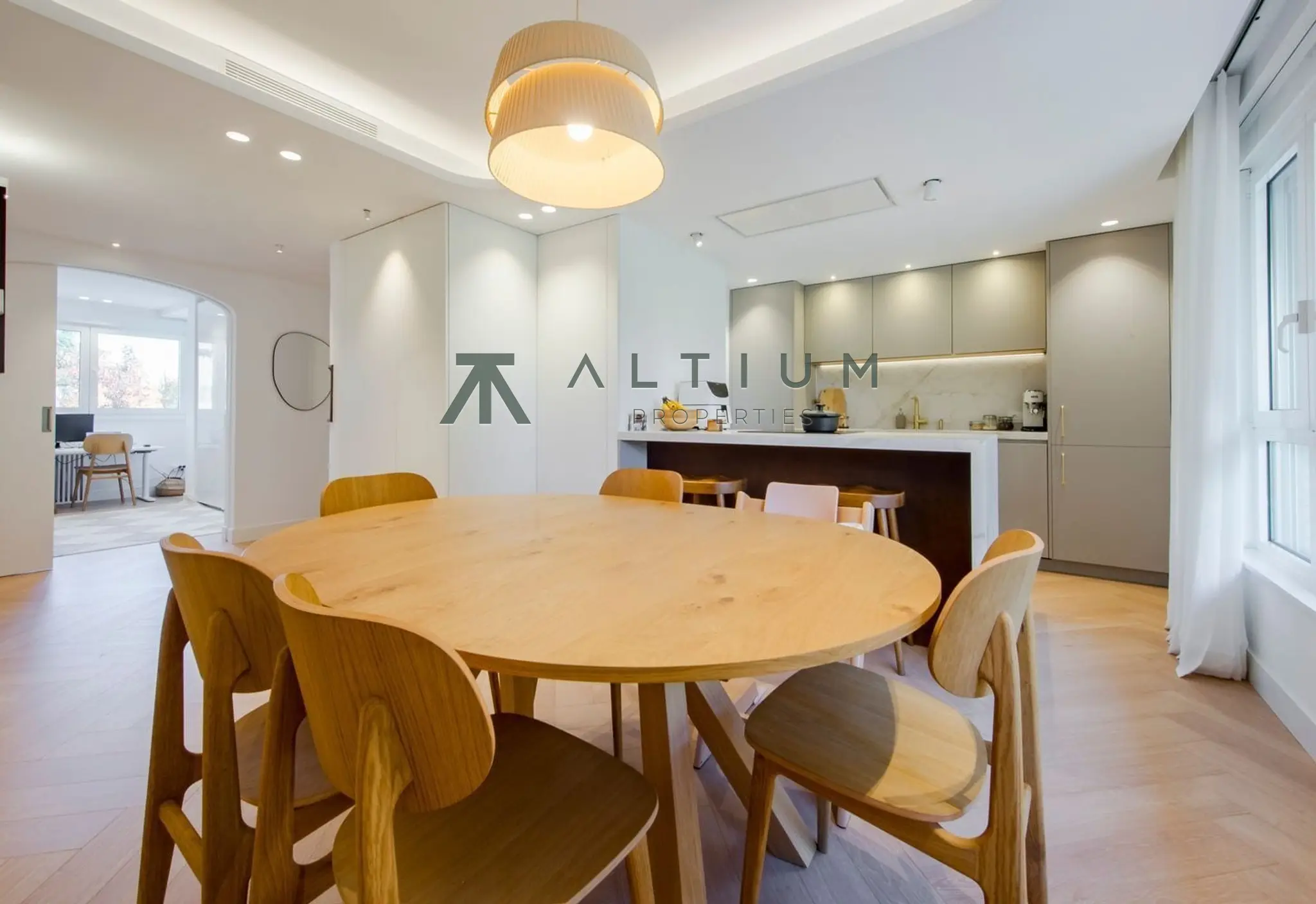 Piso de 4 dormitorios y 145 m2 en Chamartín - Hispanoamérica en venta — Piedra natural, nogal y luz continua en Hispanoamérica